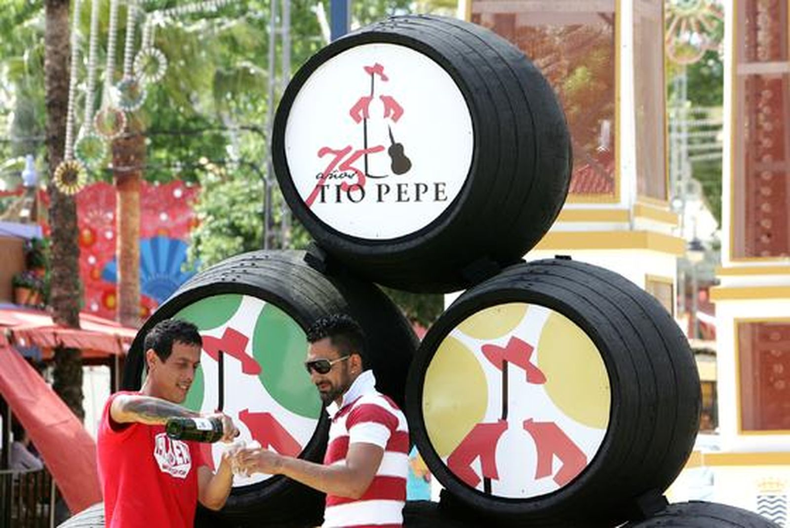 Ambiente previo al comienzo de la Feria en el real

Foto: Pascual