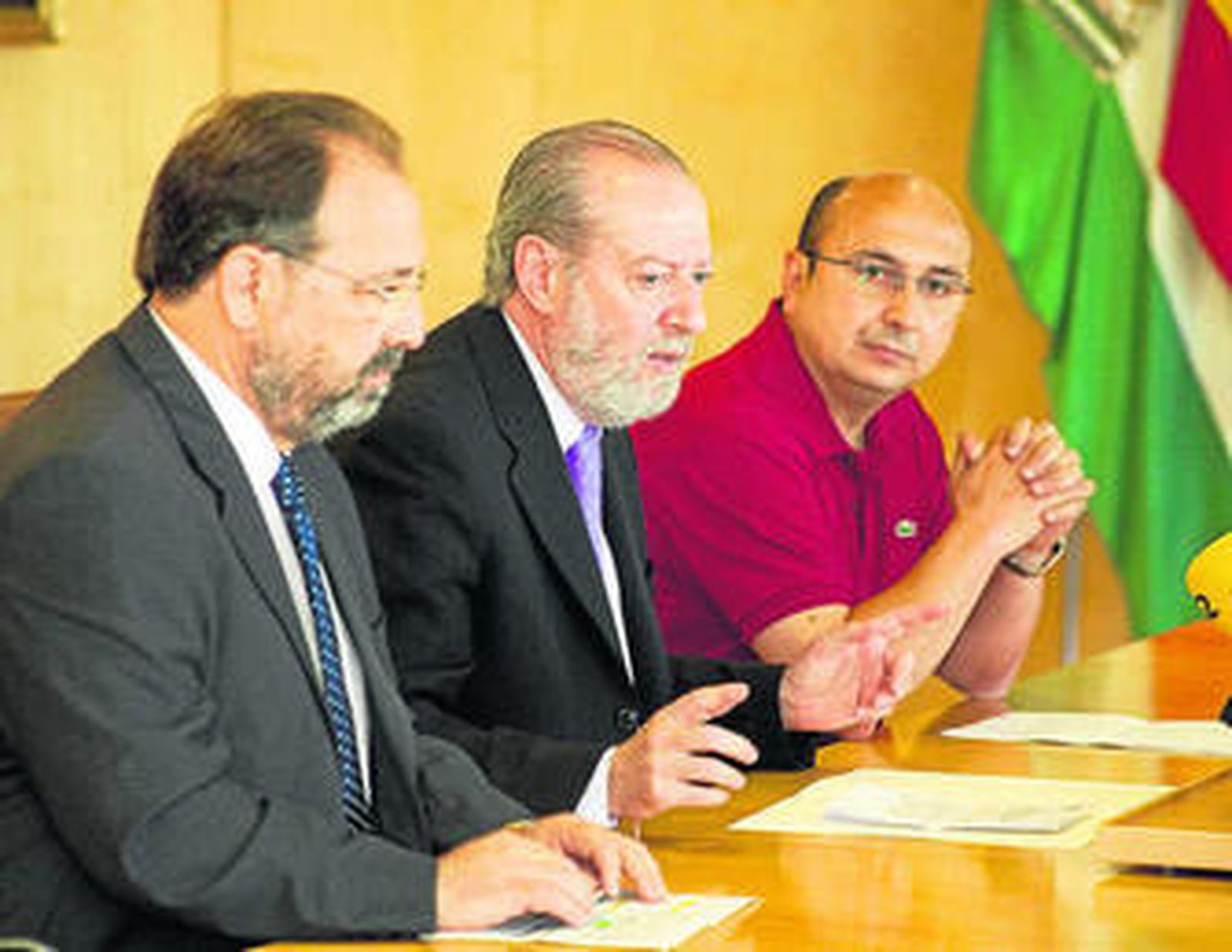 Mir, Villalobos y Álvarez durante la rueda de prensa.