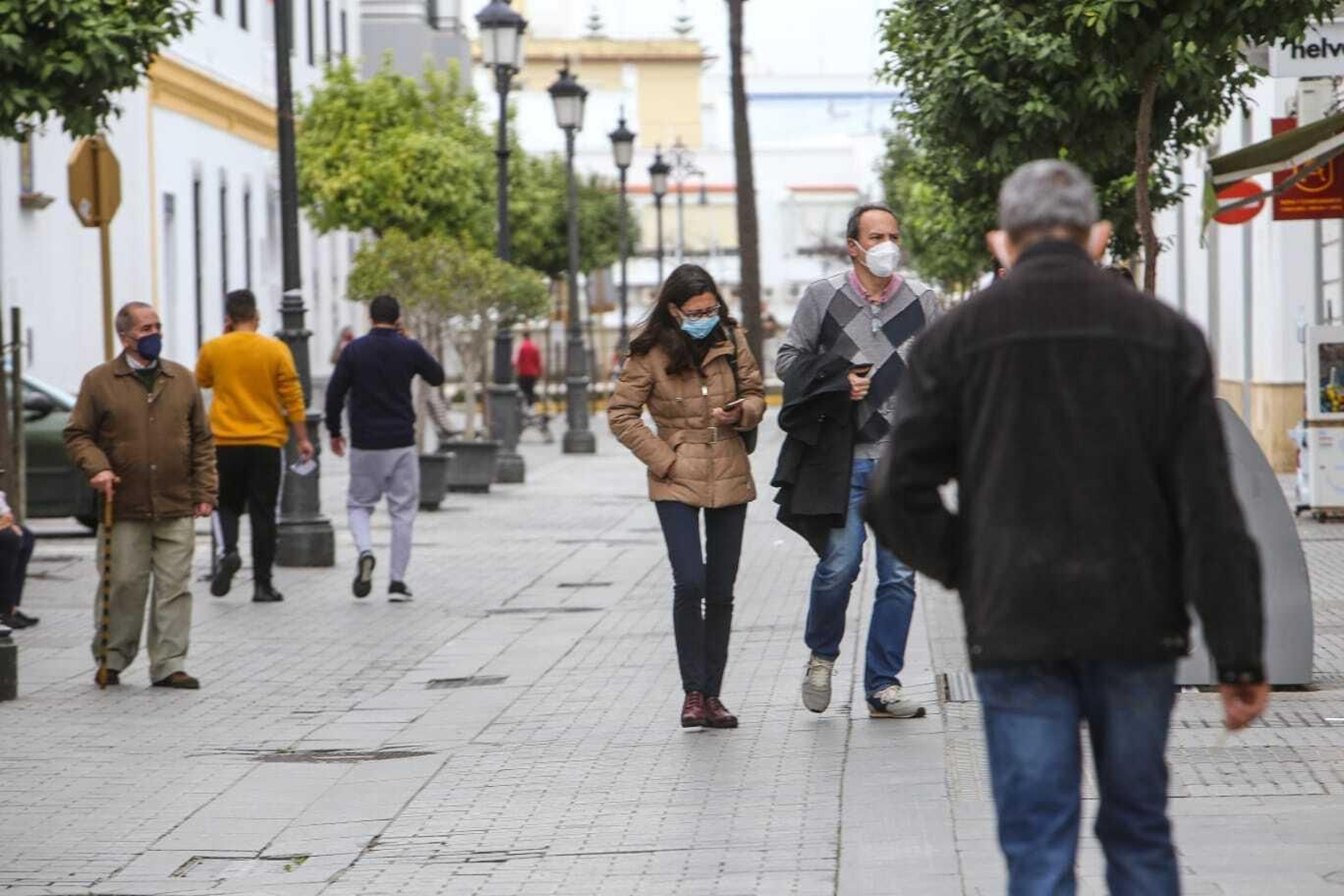 Imágenes de Chiclana durante la primera jornada del cierre de actividades