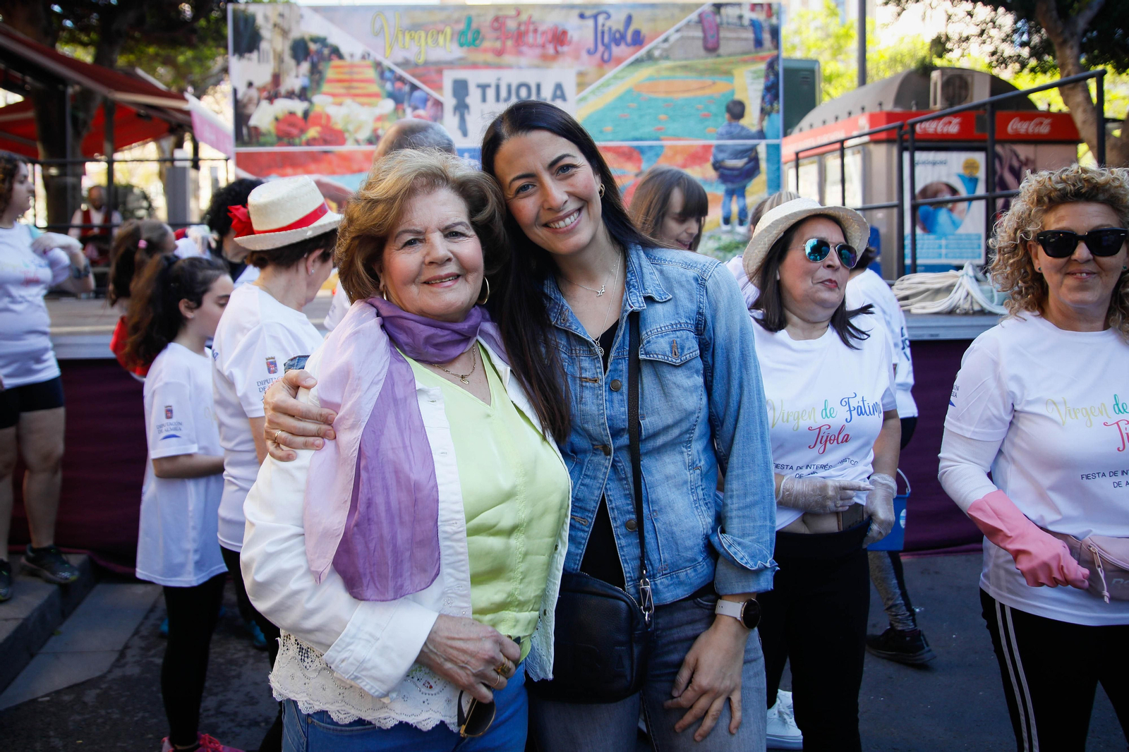Así es la alfombra de serrín de 60 metros en el Paseo de Almería, en imágenes.