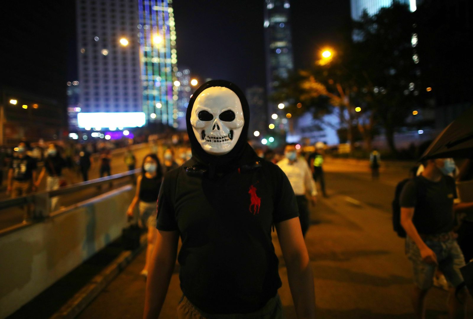 Un manifestante con una máscara en una de las protestas violentas registradas en Hong Kong.