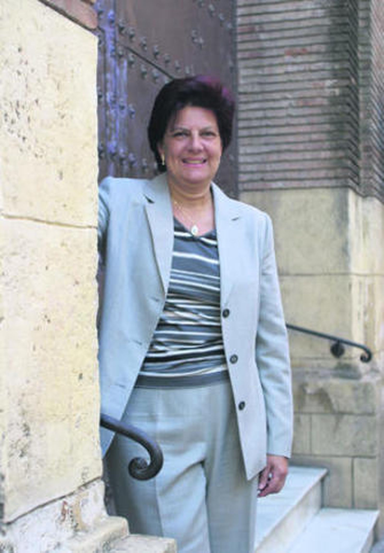 Josefina Cruz Villalón.