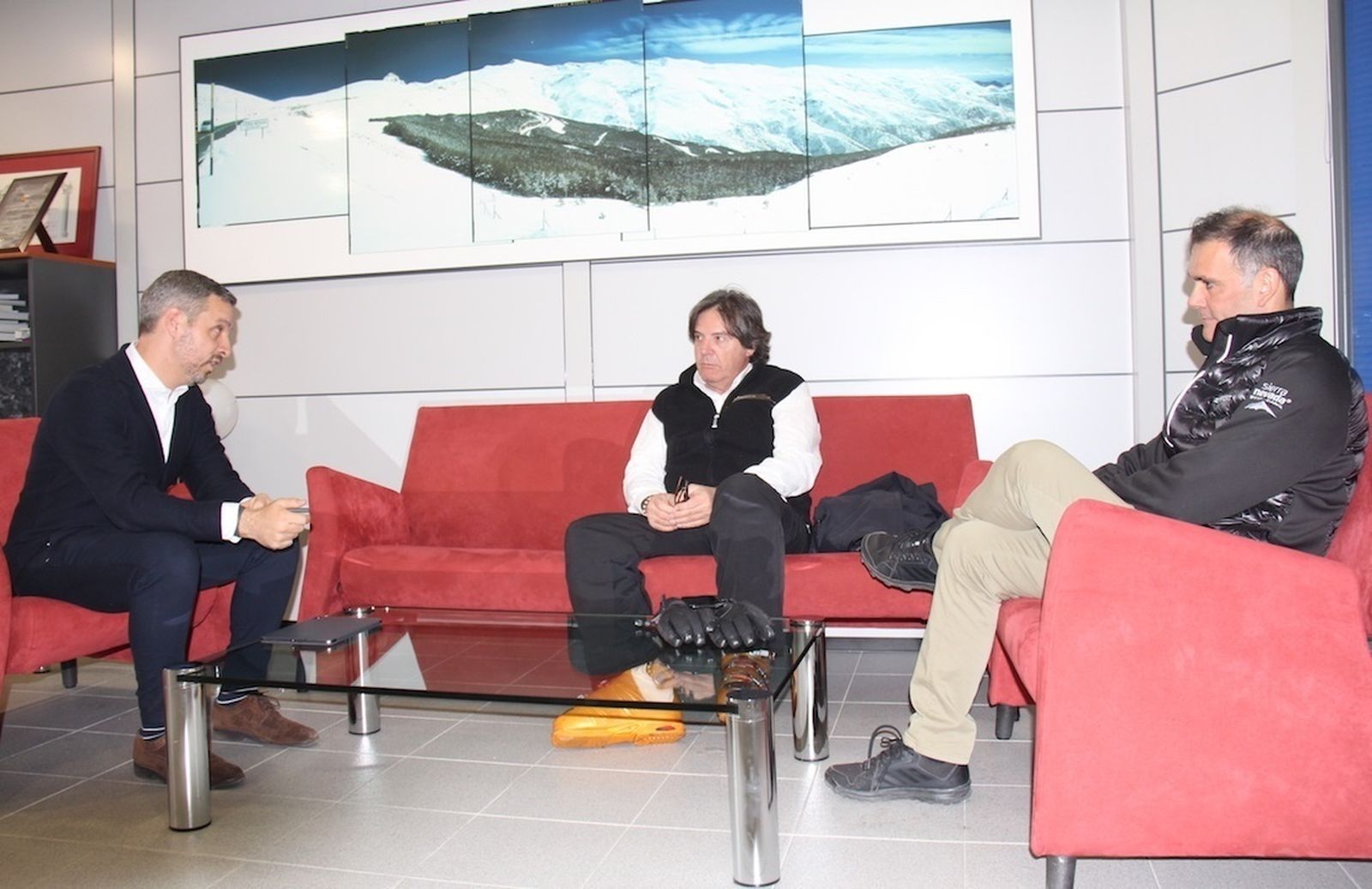 Encuentro en Sierra Nevada del consejero Juan Bravo