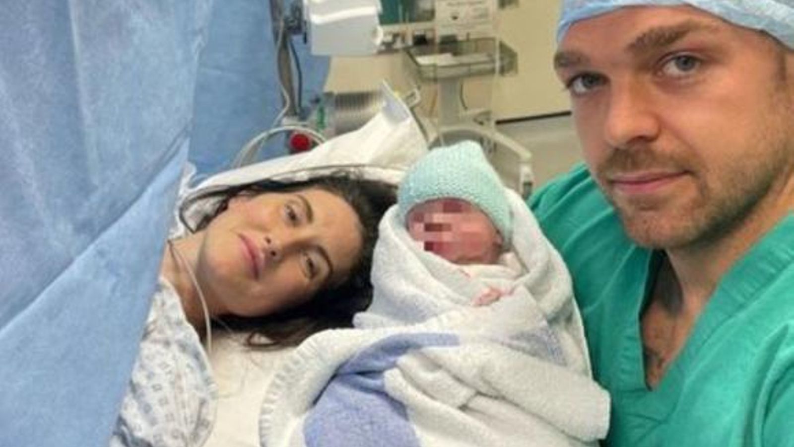 Louis Walker y su bebé en el momento de dar a luz