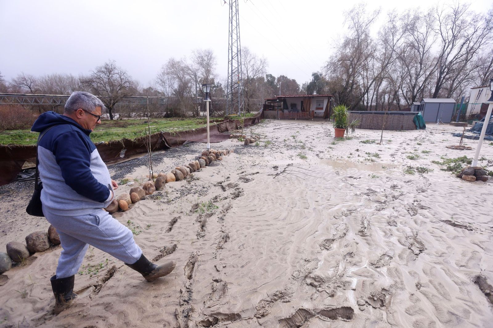 Limpieza en las parcelas de Córdoba tras el tren de tormentas