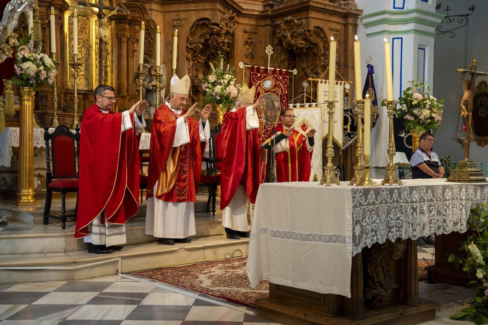 Eucaristía y procesión de Exaltación de la Cruz en la localidad de Vélez-Rubio