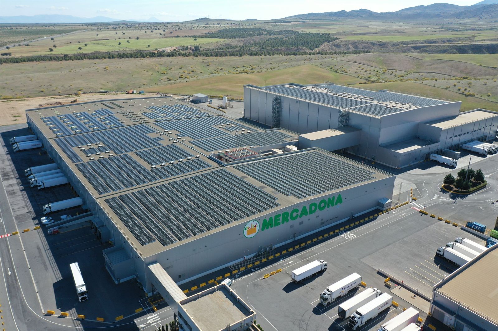 Mercadona prevé invertir este año más de 12 millones en paneles solares en Andalucía