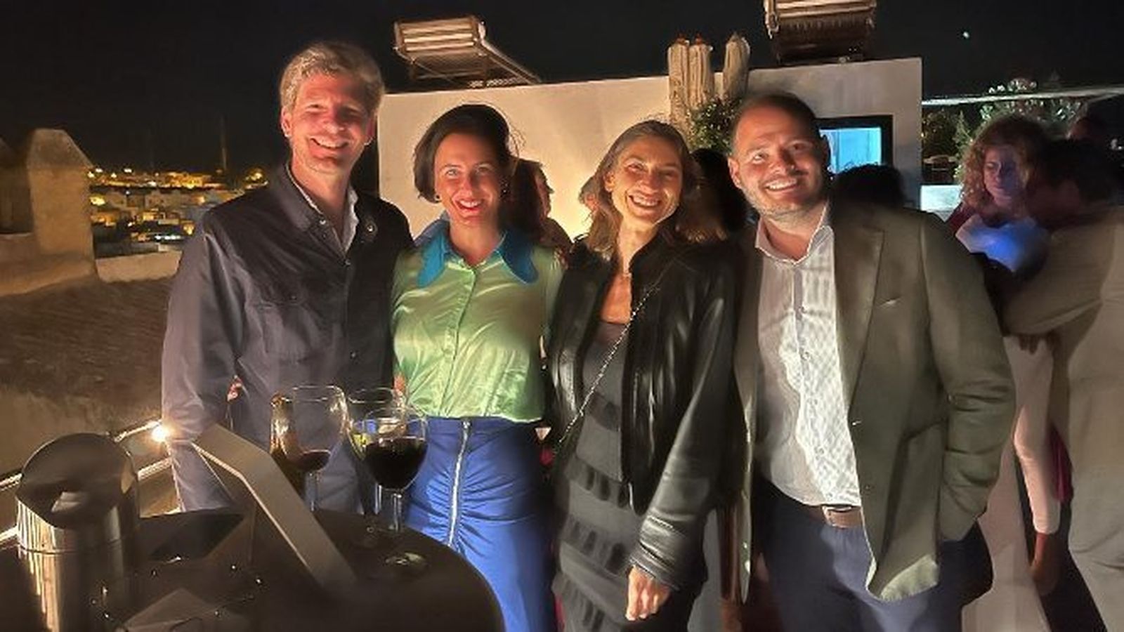 Ángel Plaza,  Claudia Pascual Marín, María González y Alberto Lloret Pascual, durante el cóctel en el Hotel V, en Vejer de la Frontera.