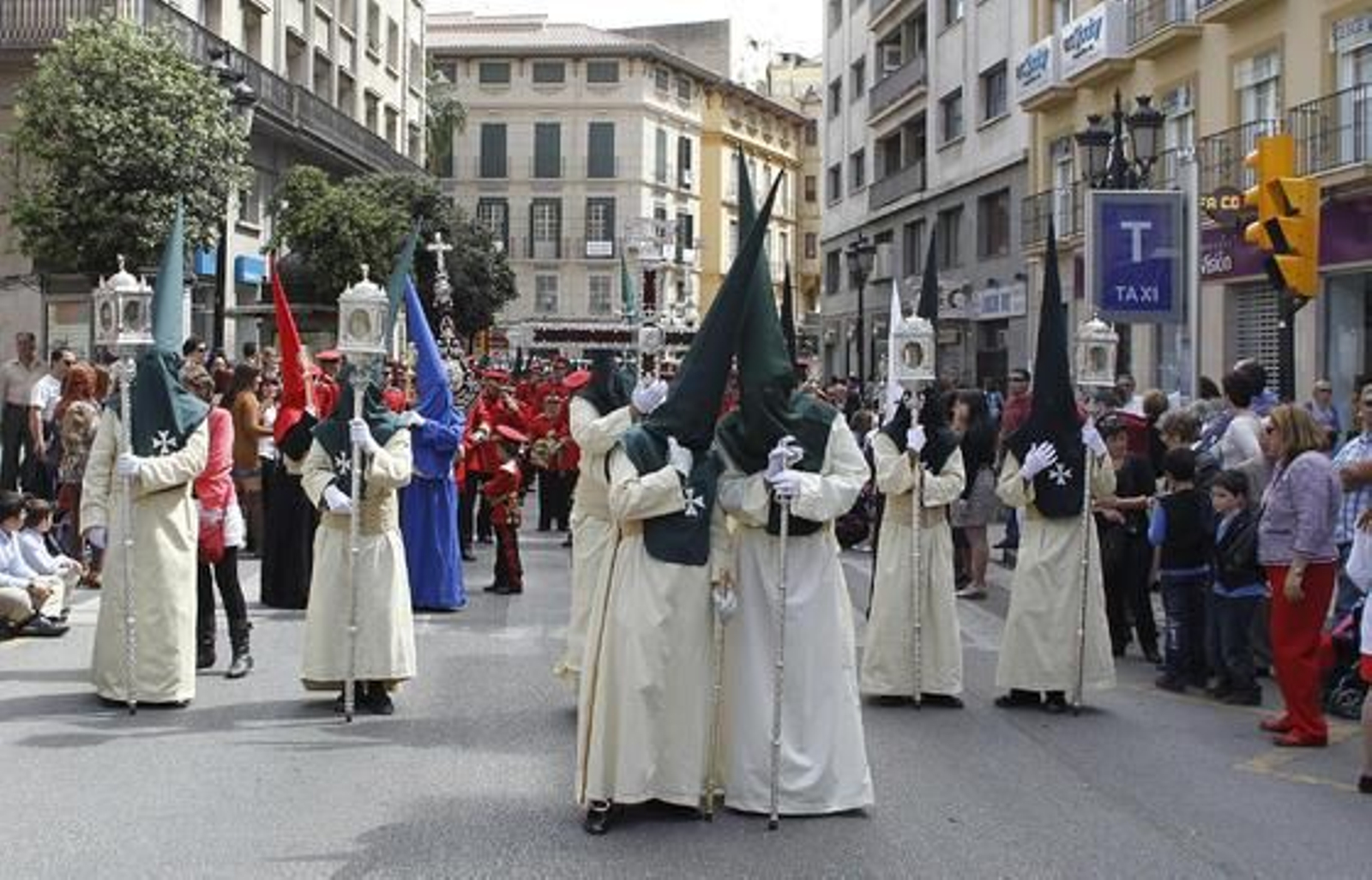 El buen tiempo acompaña a las procesiones en este primer día de Semana Santa

Foto: Sergio Camacho