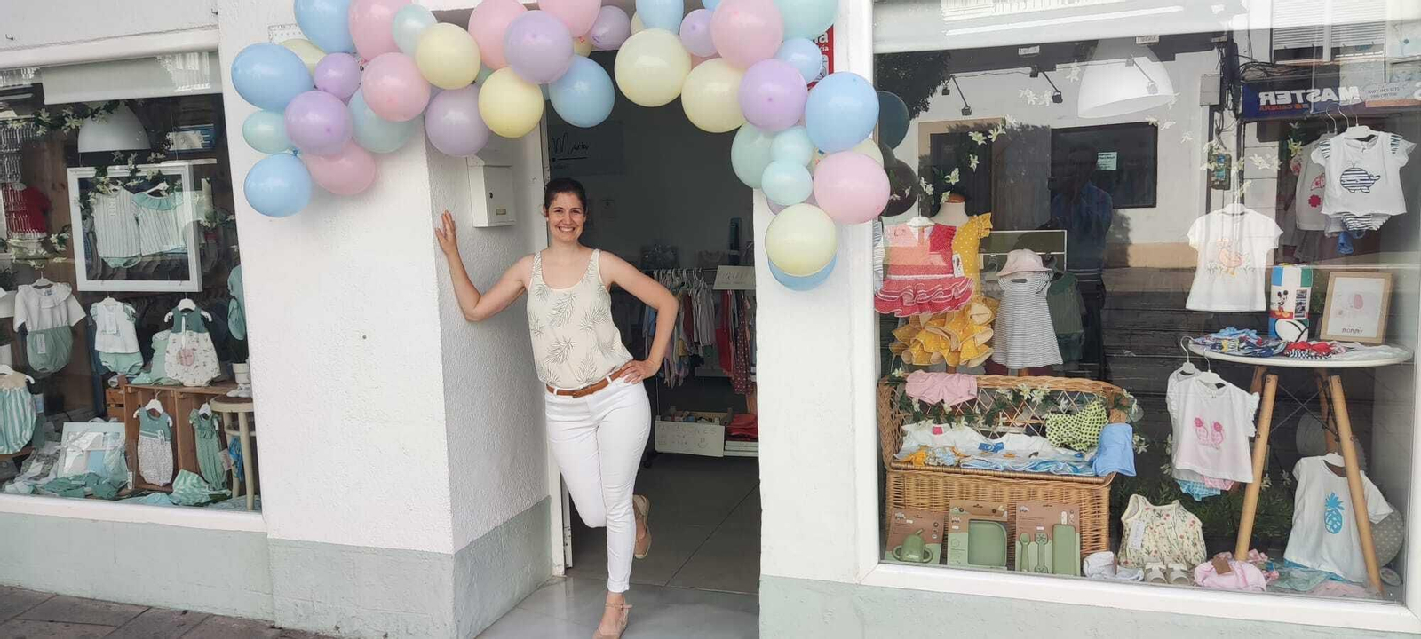 María López en la puerta de la tienda La Tita María, en San Fernando. María López en la puerta de la tienda La Tita María, en San Fernando.