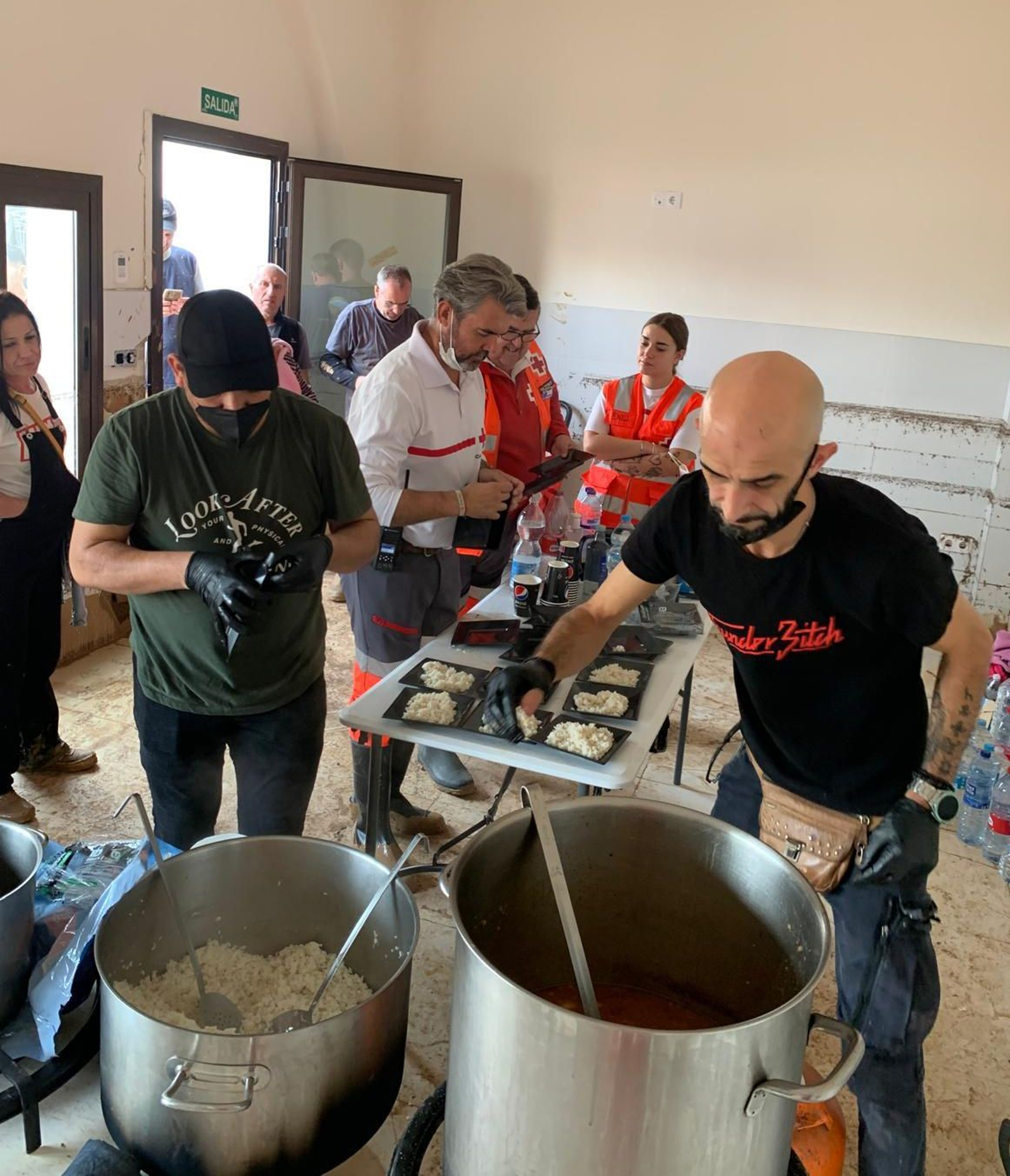 Voluntarios de Cruz Roja en la dana de Valencia.