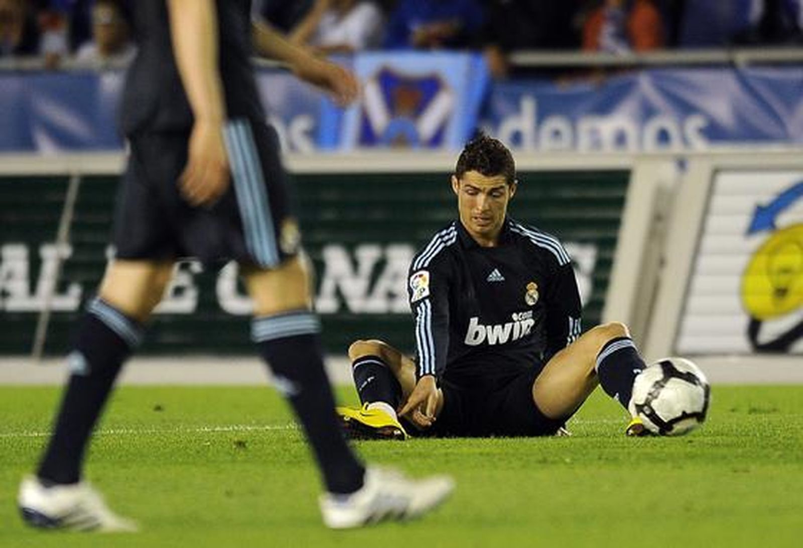 Los de Pellegrini golean al Tenerife en el Heleliodoro Rodríguez López con goles de Higuaín (dos), Kaká, Ronaldo y Raúl. / AFP · EFE · Reuters