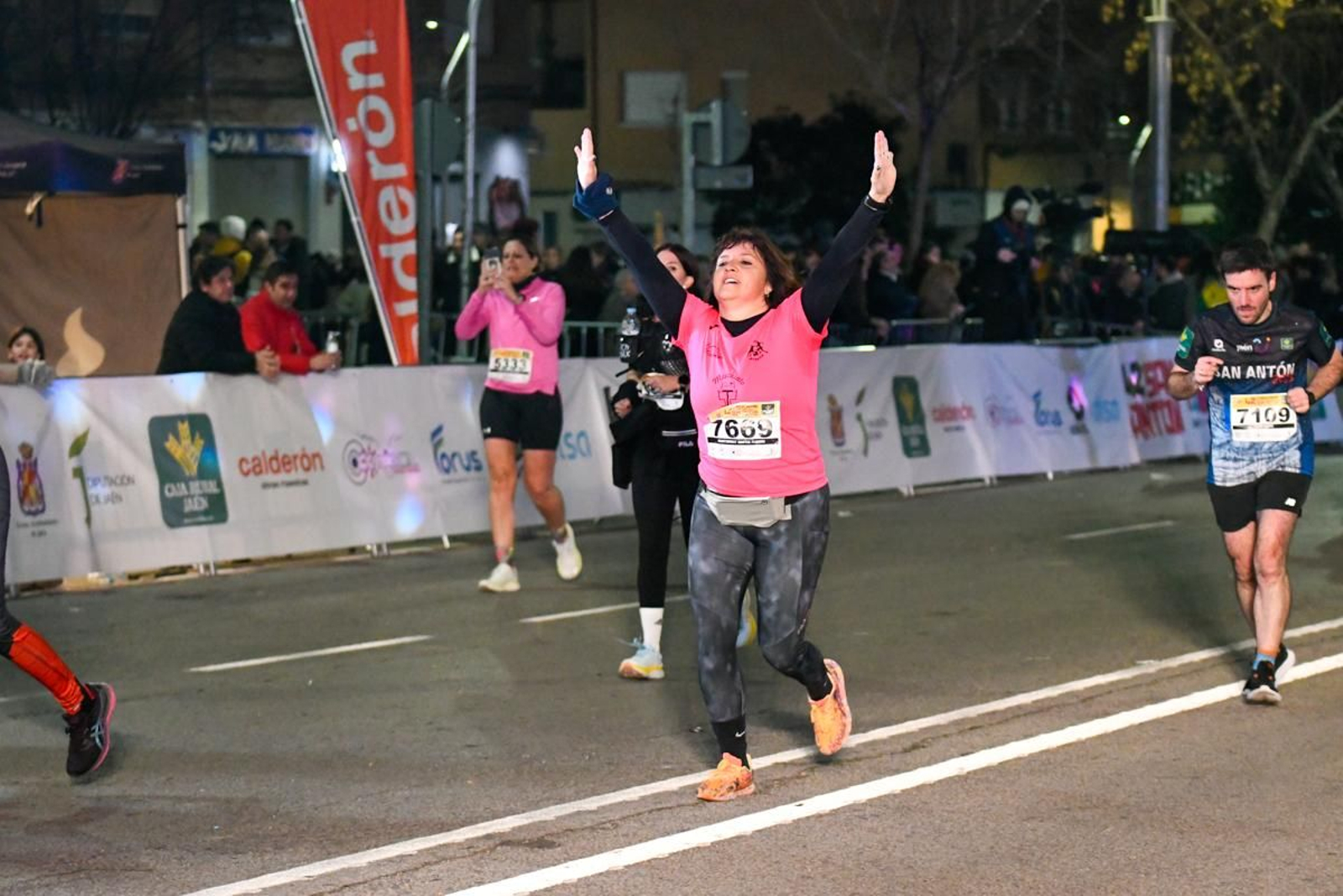 En imágenes: búscate en tu llegada a meta de la Carrera de San Antón 2025 (12)