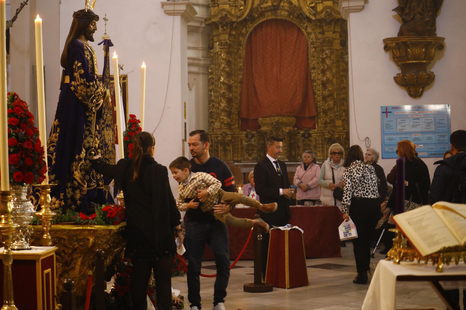 El solemne besapiés de Jesús Rescatado de Córdoba, en imágenes