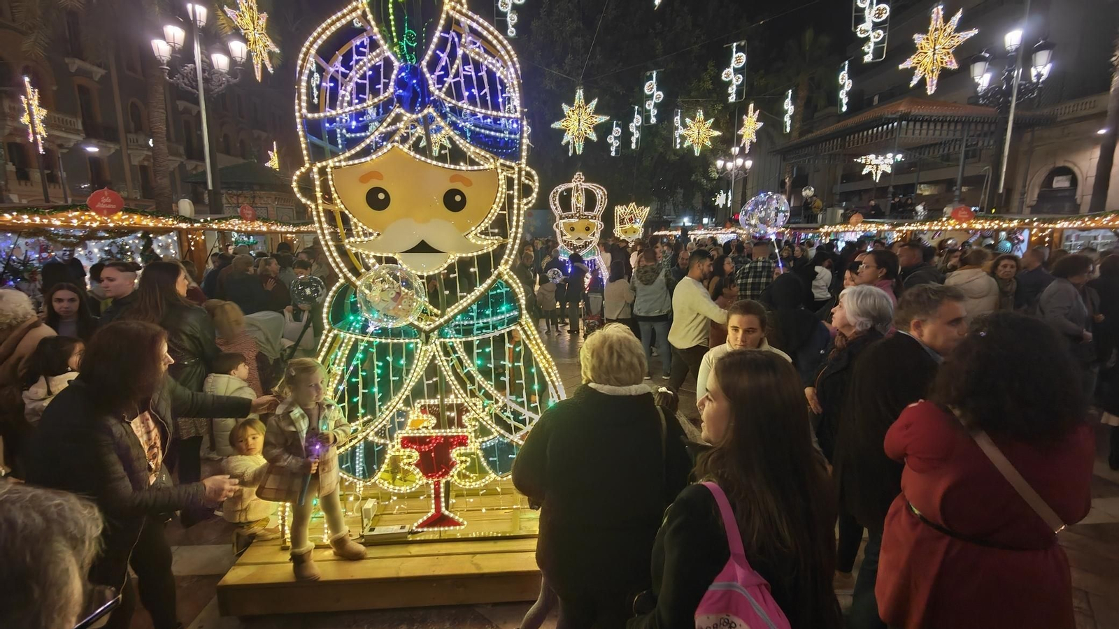 Imágenes del alumbrado navideño en las calles de Huelva
