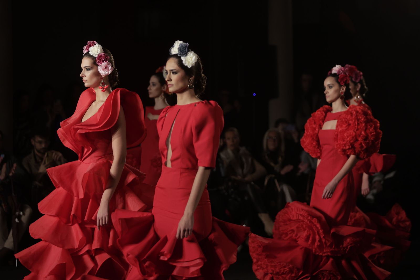 Diseños de color rojo vistos en Emprende Lunares.