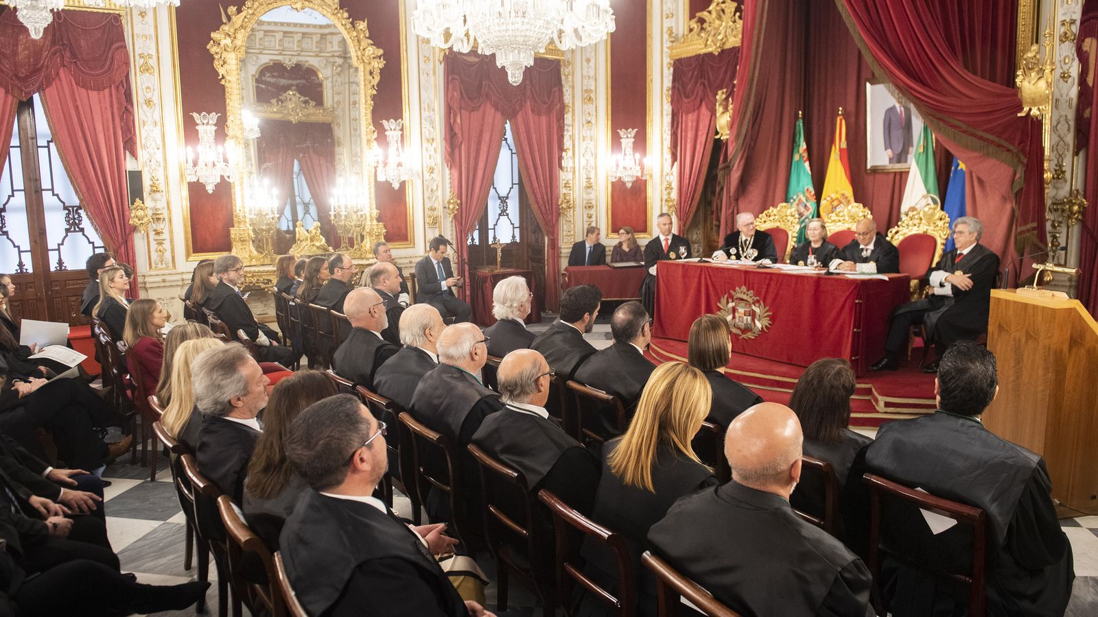 Lleno en el Salón Regio del Palacio Provincial.