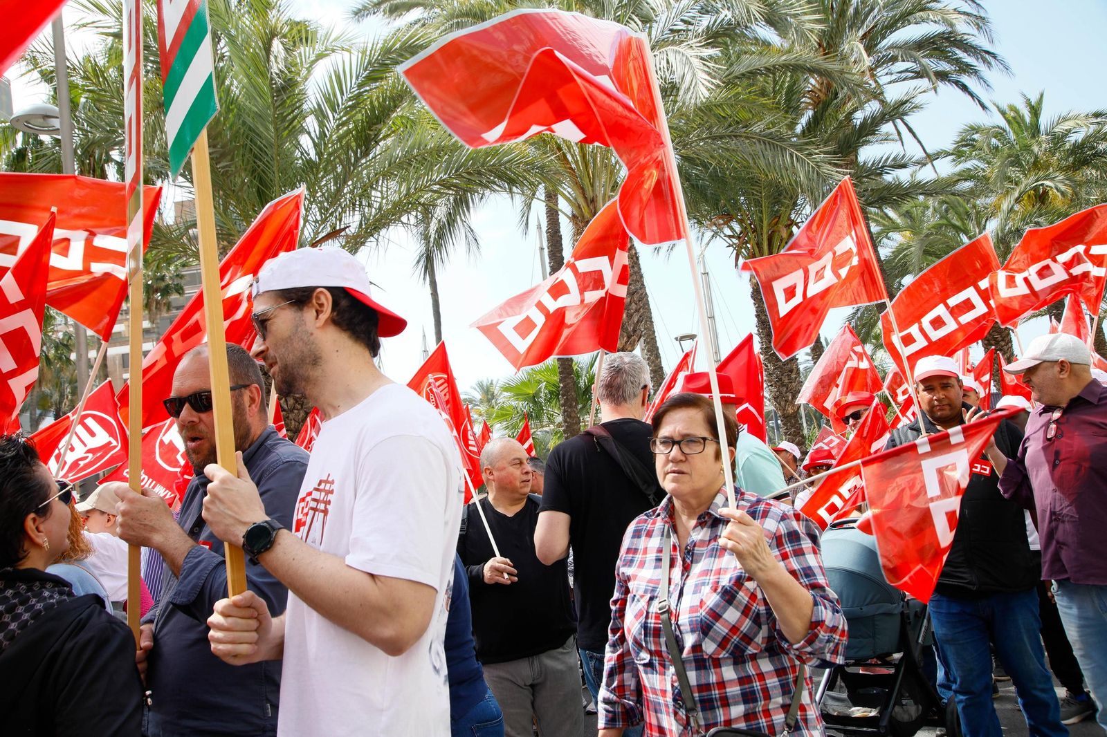 Las imágenes de la manifestaciones del 1 mayo en Almería, Día del Trabajador