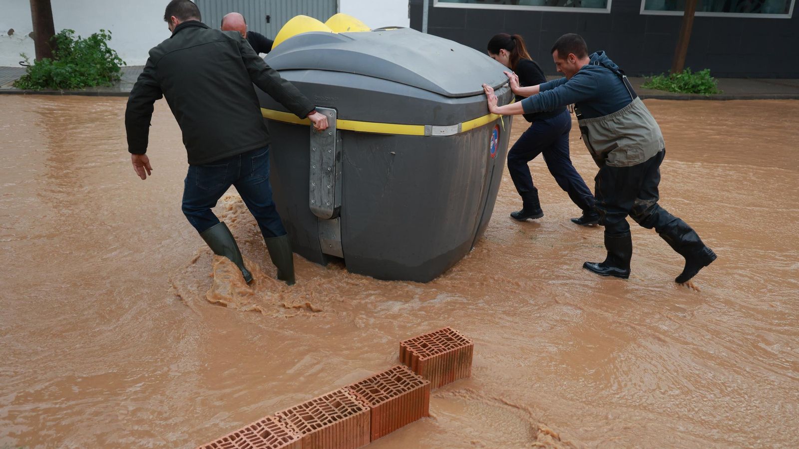 El distrito malagueño de Campanillas tras las lluvias de la borrasca 'Laurence', en imágenes