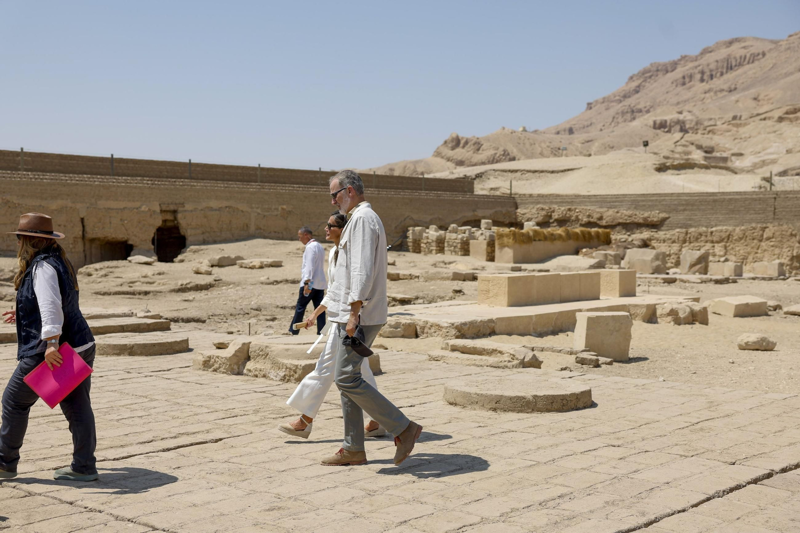 Las fotos de la visita de don Felipe y doña Letizia al Valle de los Reyes de Egipto, en Luxor