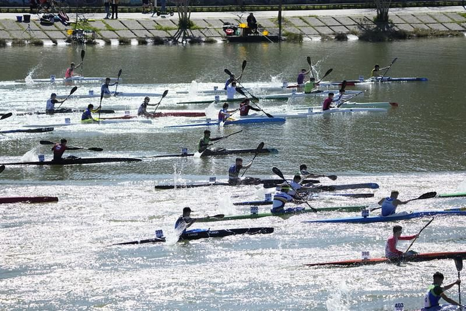 Palistas compitiendo en el pasado campeonato de invierno celebrado en Sevilla Palistas compitiendo en el pasado campeonato de invierno celebrado en Sevilla