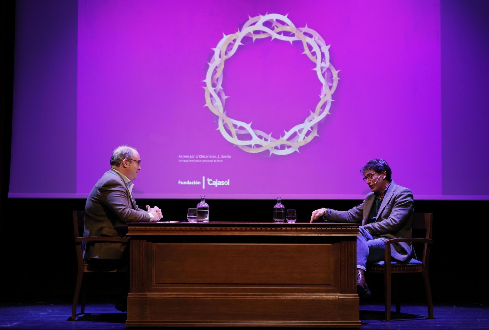 Las imágenes de la tertulia "Dialogos de Cuaresma"