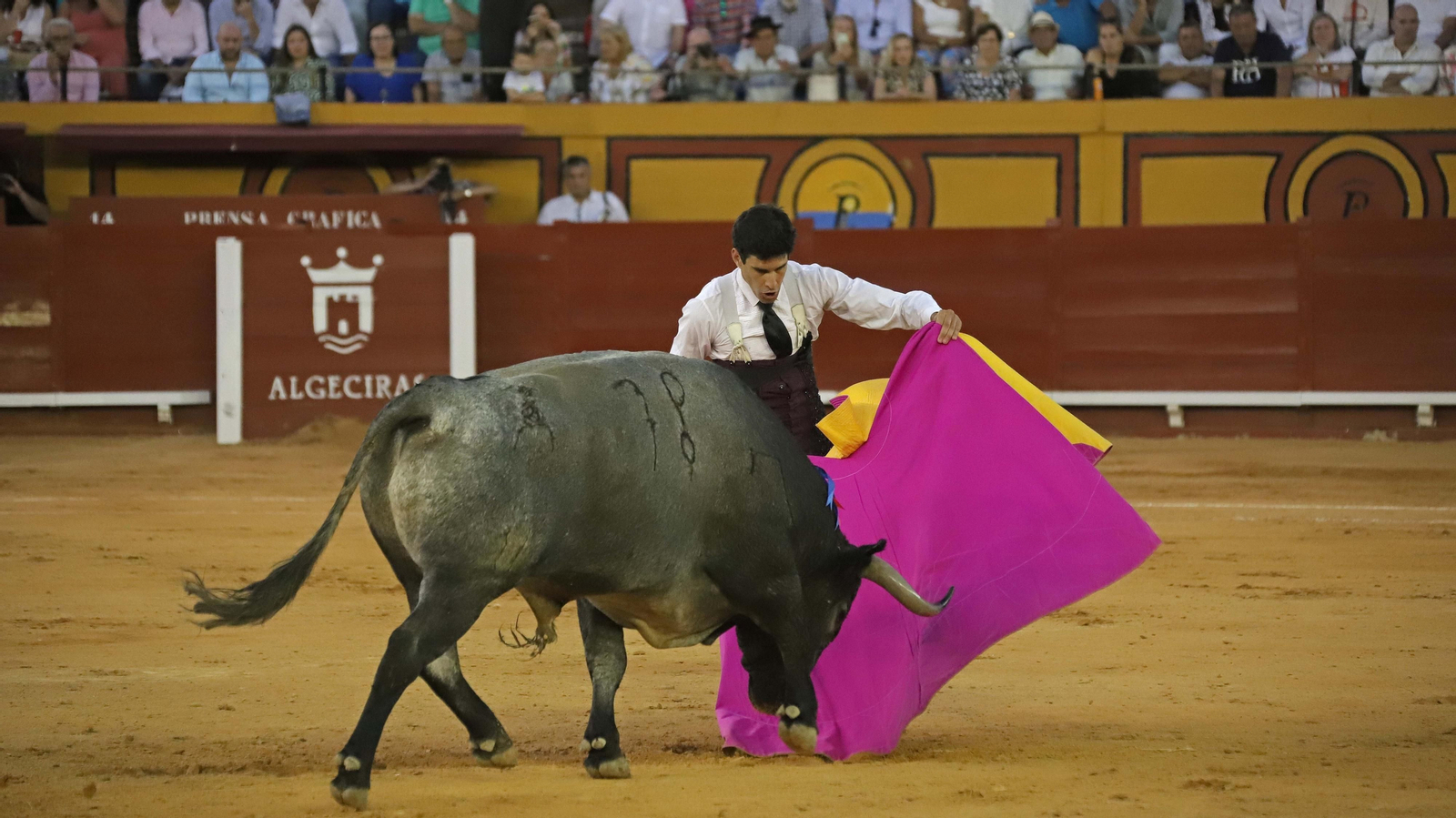 Fotos de la corrida del sábado de la Feria Taurina de Algeciras: Ferrera, Chacón y López Simón