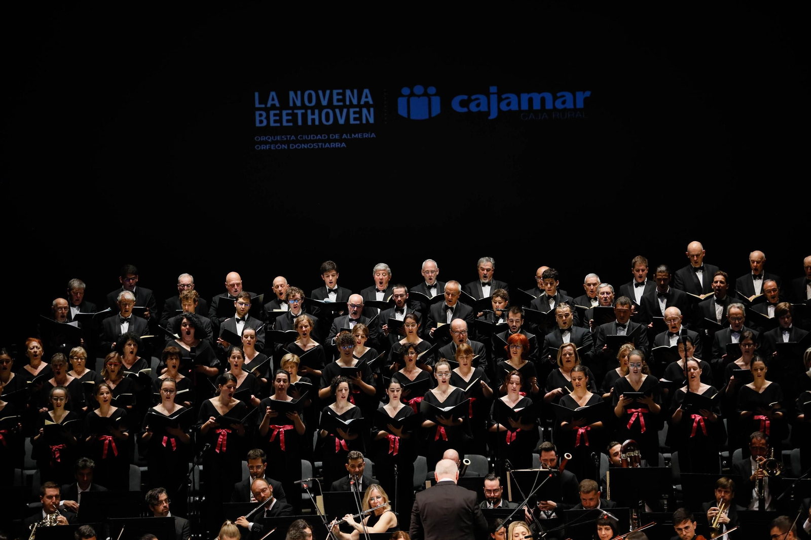 Imágenes de la novena Beethoven interpretado por la OCAL y Orfeón para Cajamar
