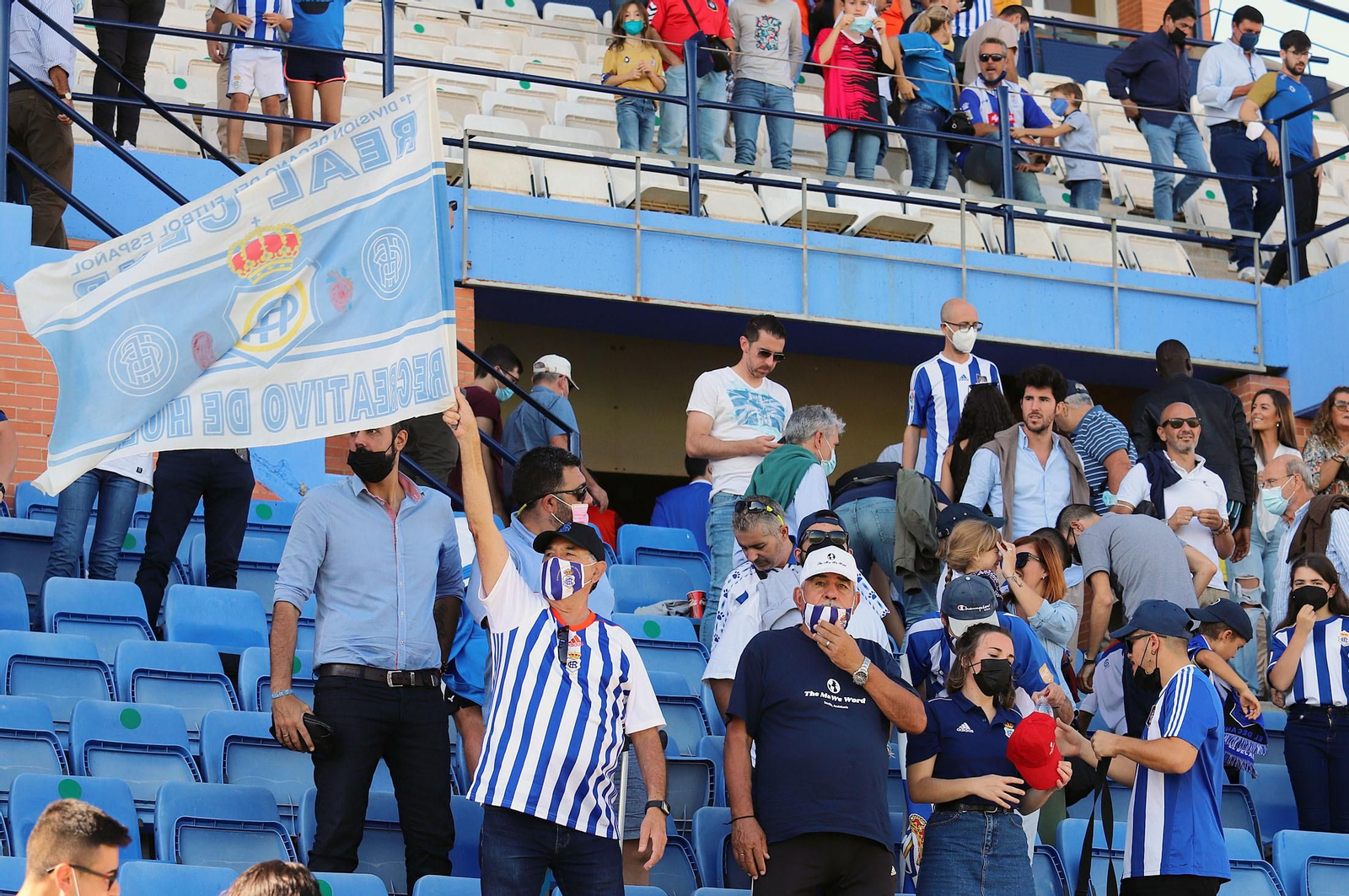 Imágenes de la mejor afición en el Recre-Gerena