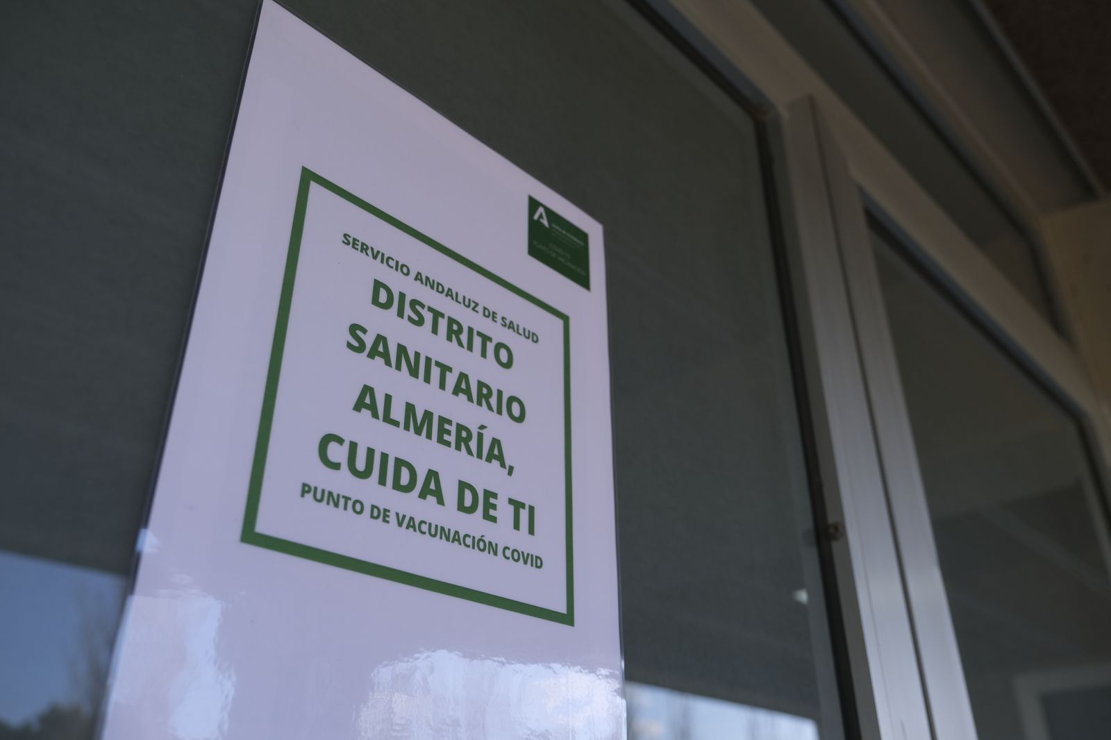 Fotogalería vacunación COVID-19 en el Palacio de los Juegos Mediterráneos. Almería