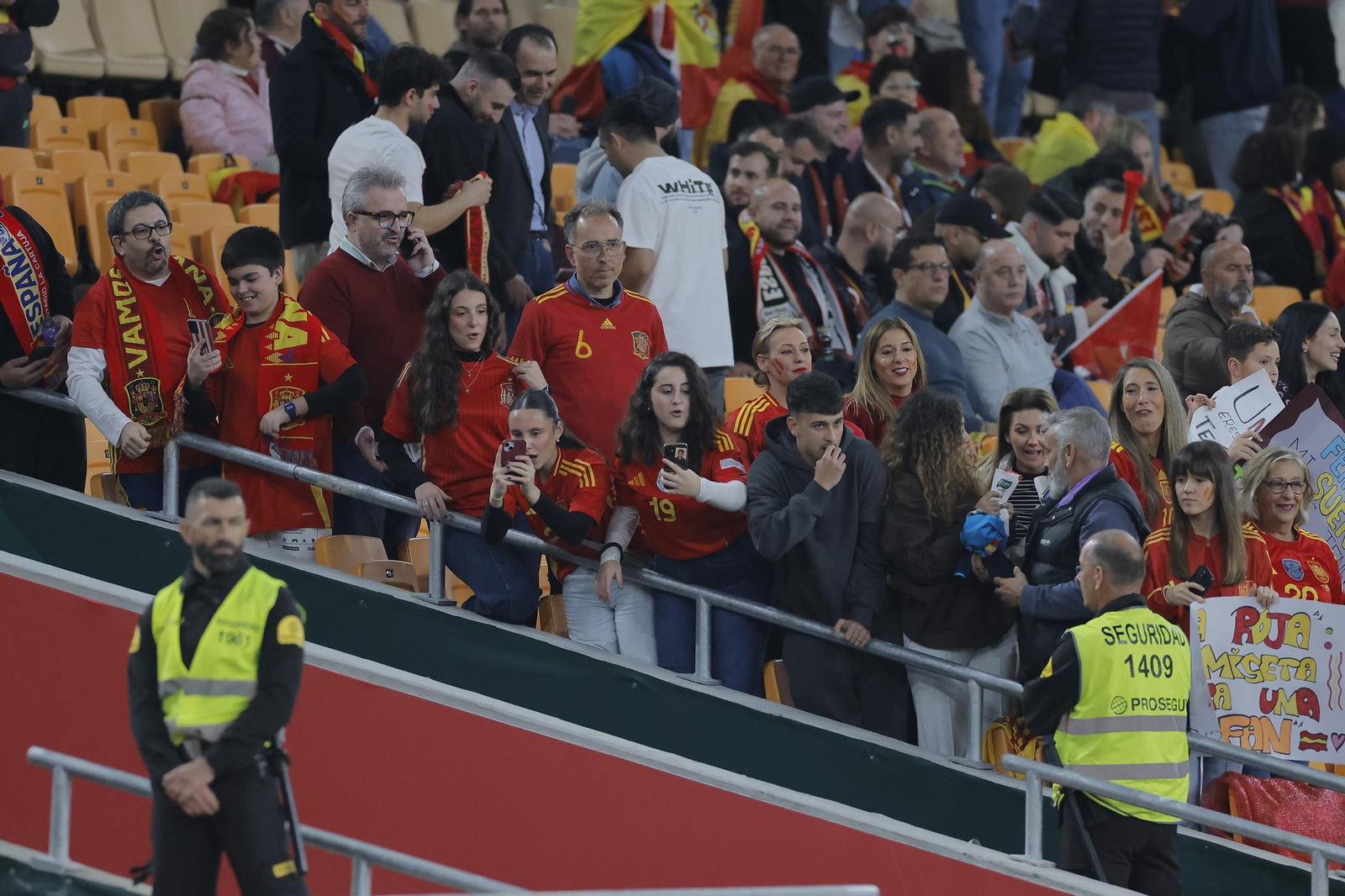 Búscate en las fotos del España - Turquia