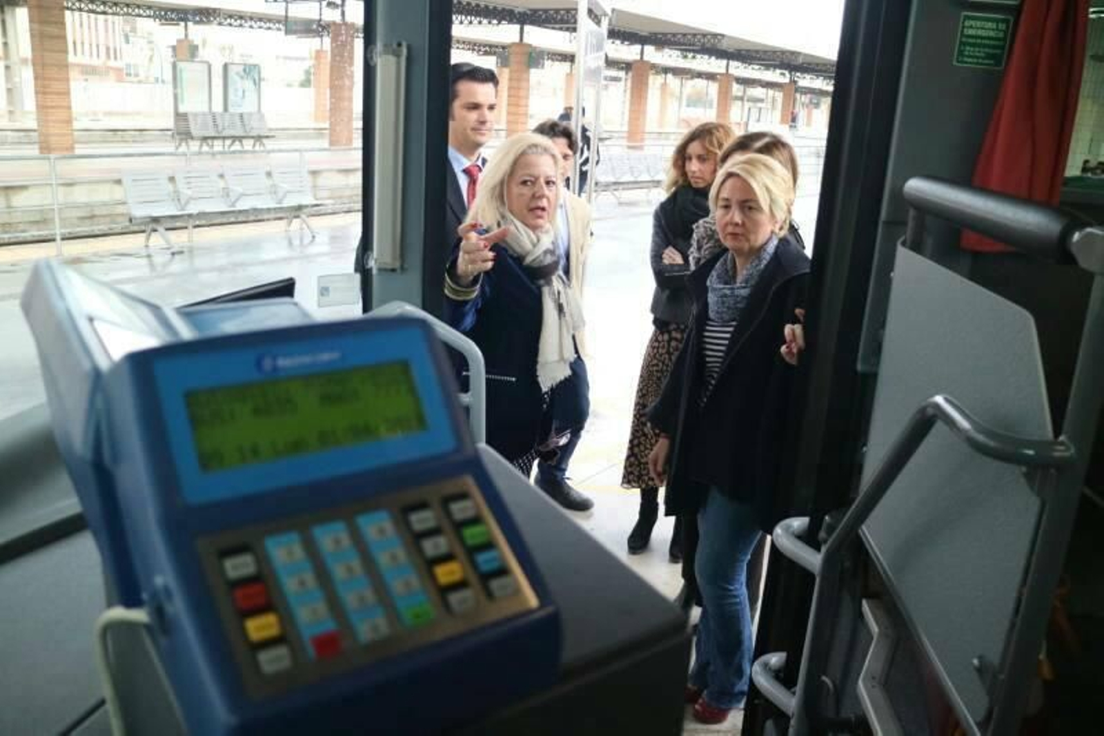 Eloísa Cabrera, delegada de Fomento, ha visitado la flota.