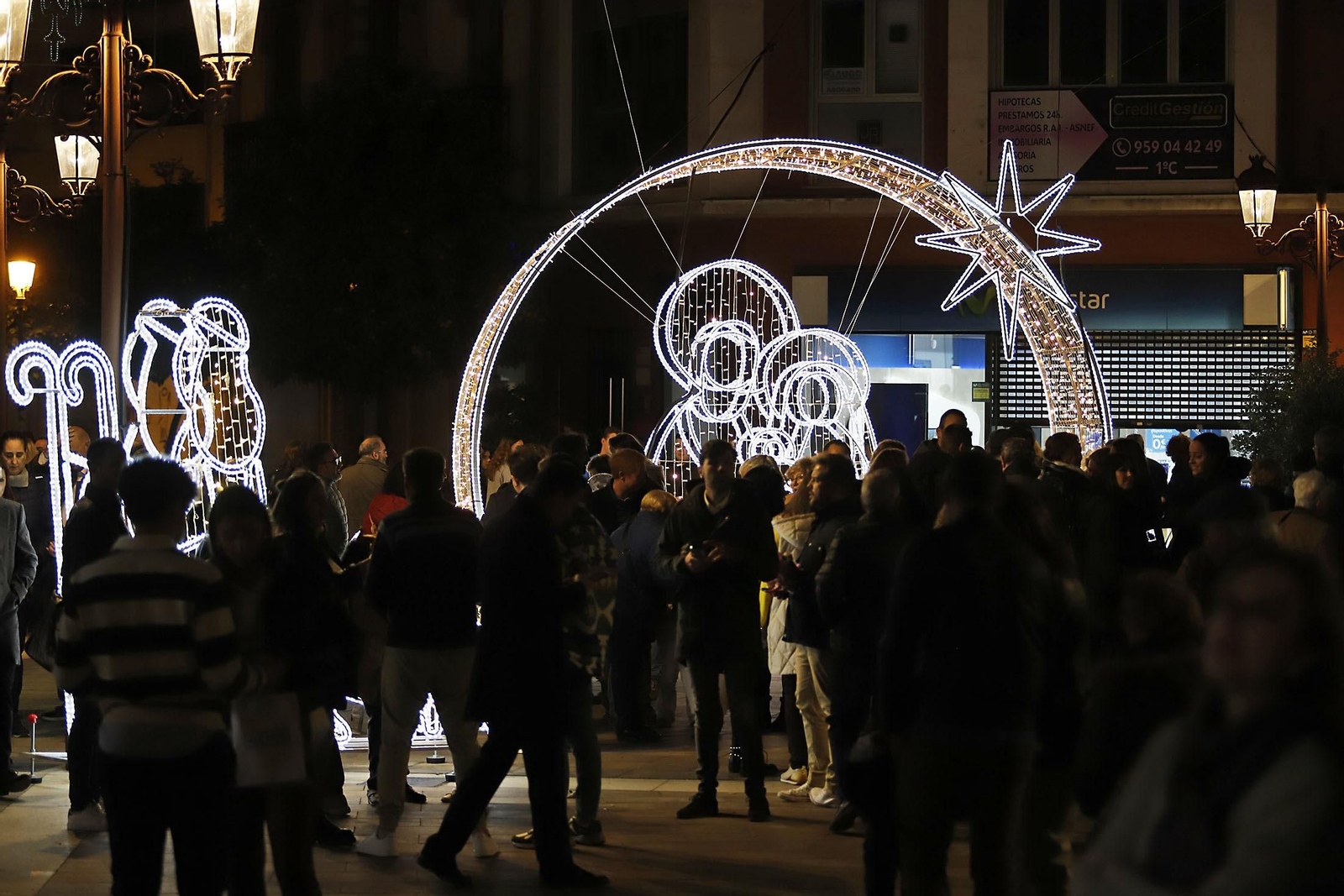 Imágenes del alumbrado navideño en las calles de Huelva