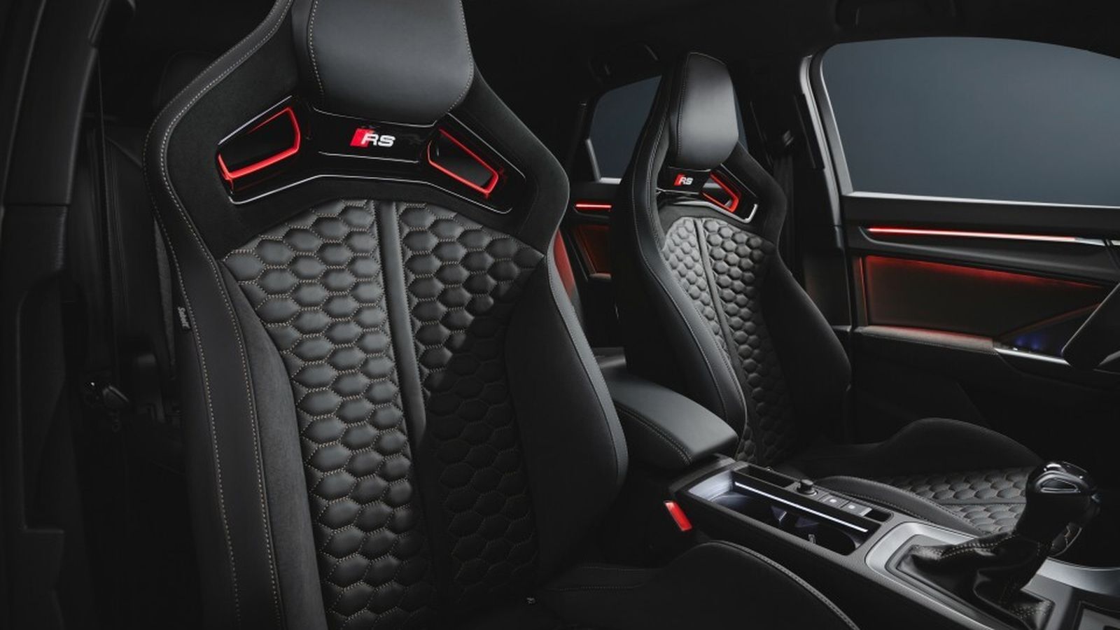 Quizá lo más característico del interior de este RS Q3 10 years edition sean los asientos delanteros con que cuenta.