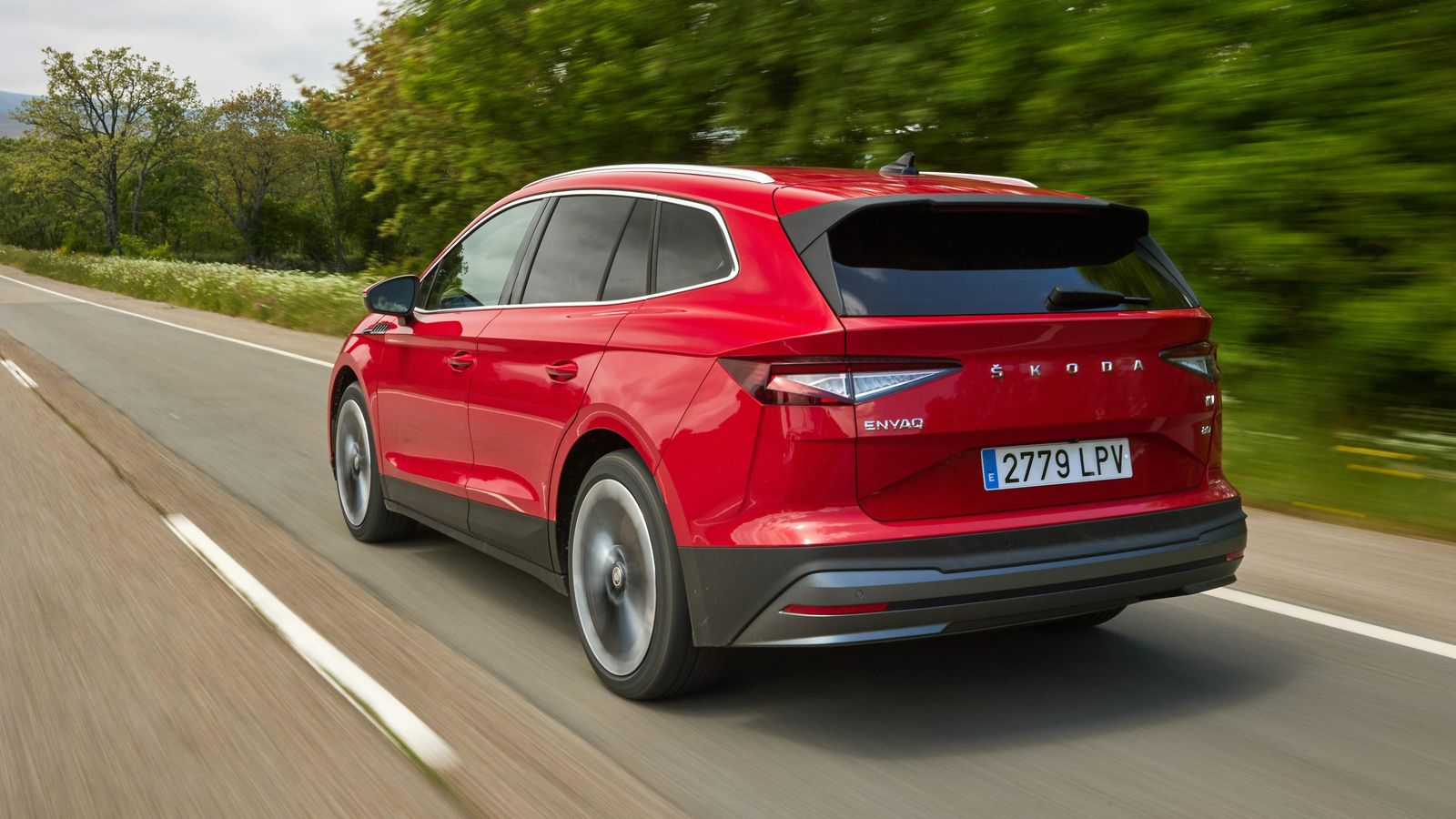 Dinámicamente hay otros SUV eléctricos más ágiles, como el Mustang, pero la sensación es de que tiene una pisada sólida y confortable que lo hace muy recomendable como coche familiar.