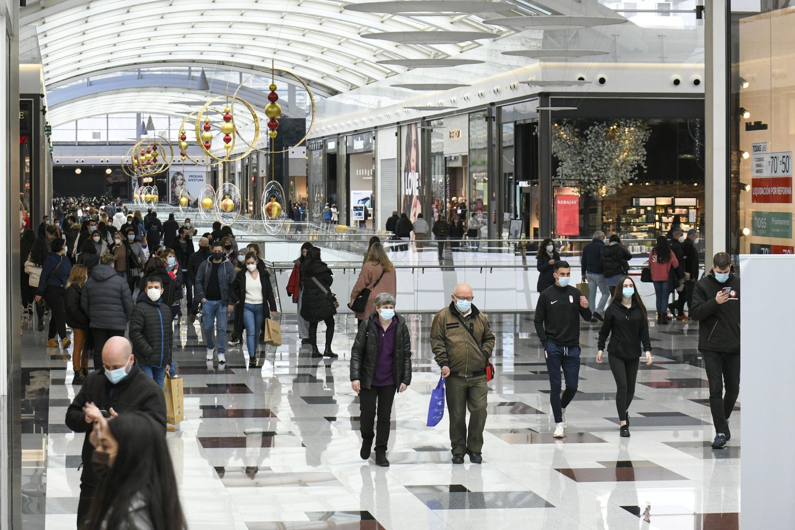 Fotos: las rebajas en el Nevada Shopping de Granada