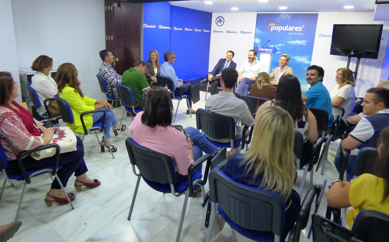 Dirigentes del PP cordobés en su sede de la capital