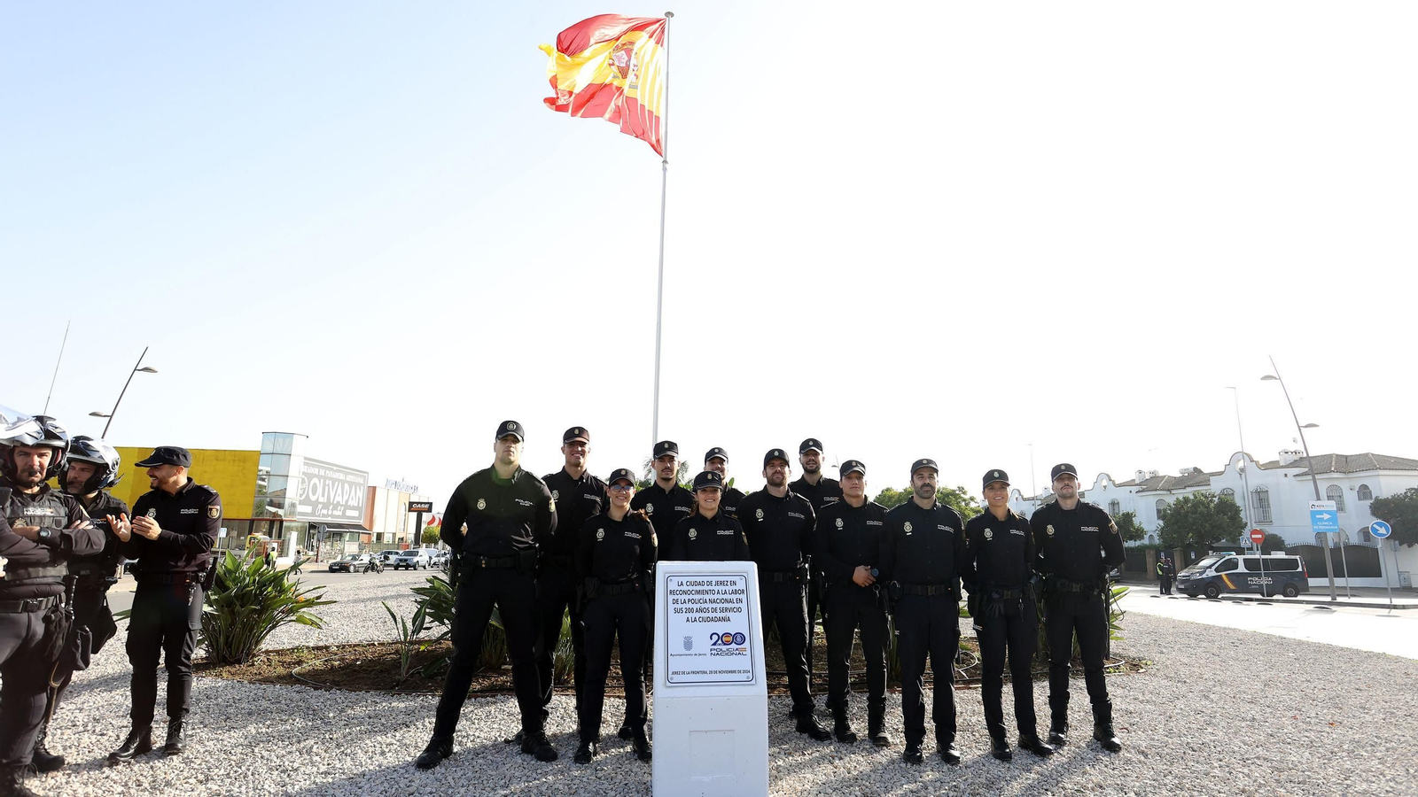 Imágenes de la inauguración de la rotonda de la Policía Nacional en Jerez