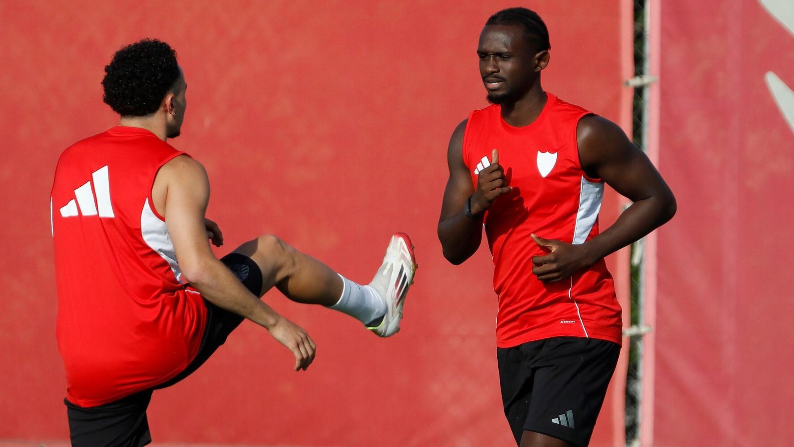 Nianzou, junto a Vargas en una sesión de trabajo.