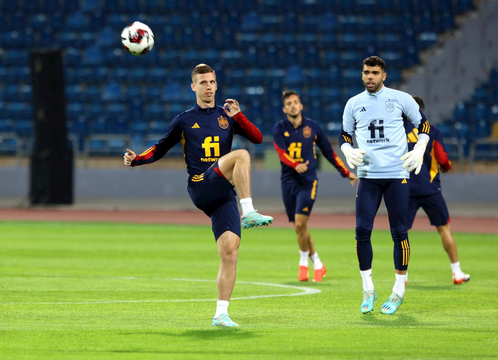 Olmo y David Raya, en Ammán.