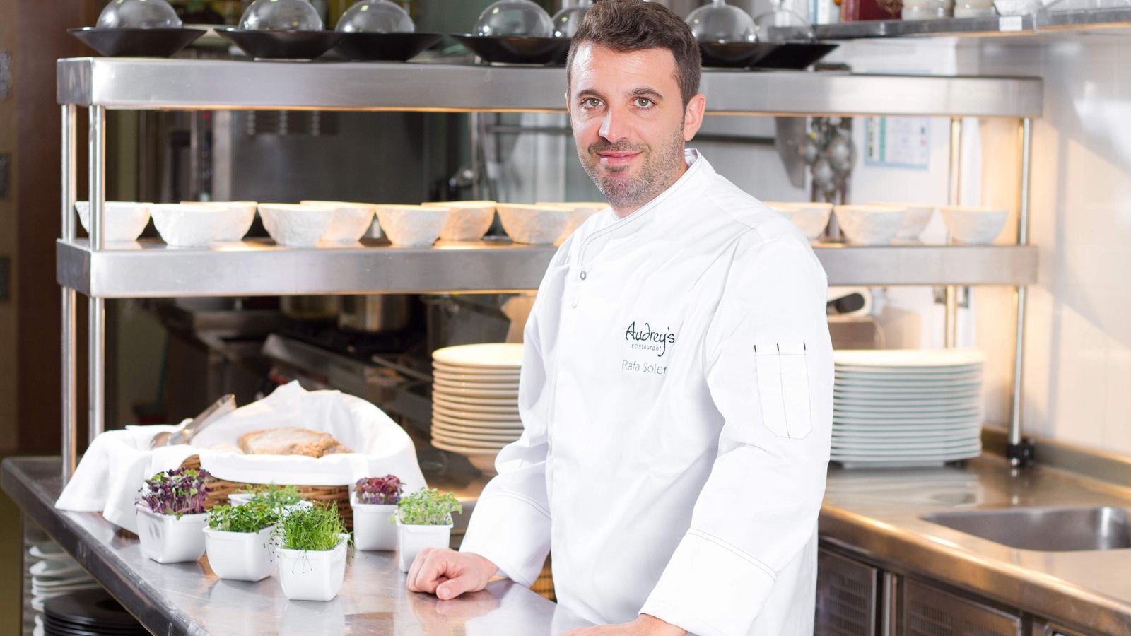 Rafa Soler, en la cocina de su restaurante en Calpe.