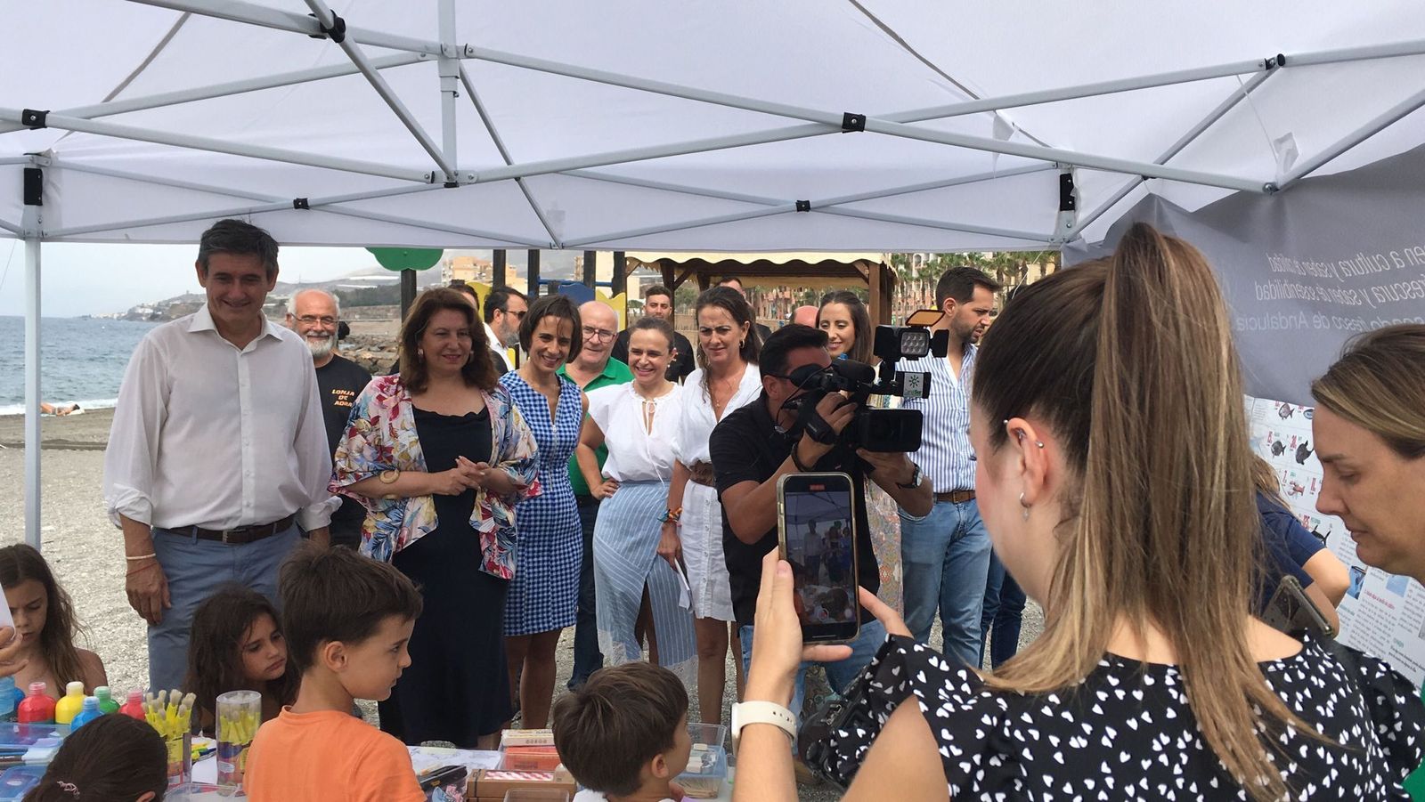 Crespo en el arranque de la campaña promocional en Adra.