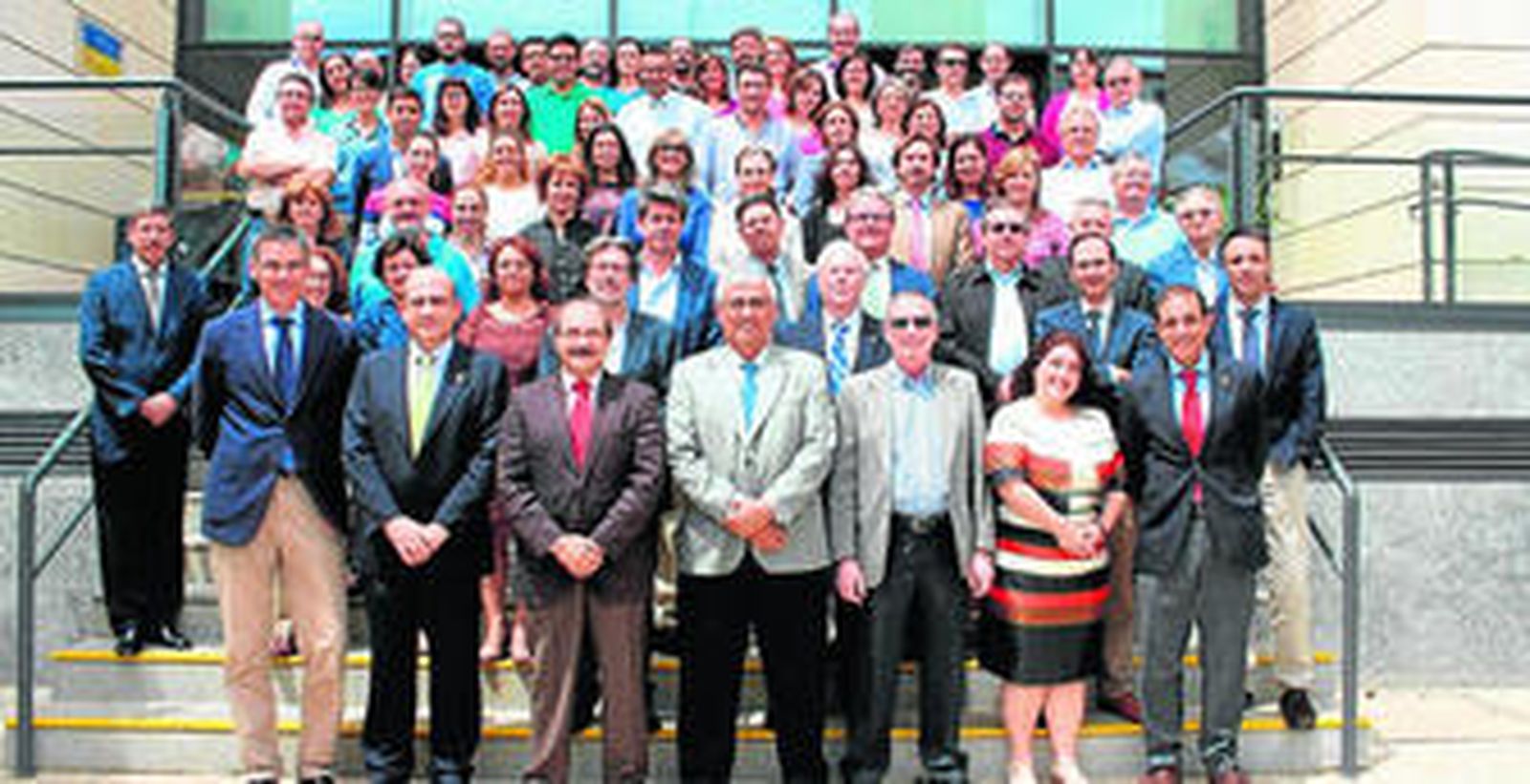 El rector y el vicerrector de Investigación de la Hispalense, Antonio Ramírez de Arellano y Manuel García León (en el centro), ayer en el Citius.