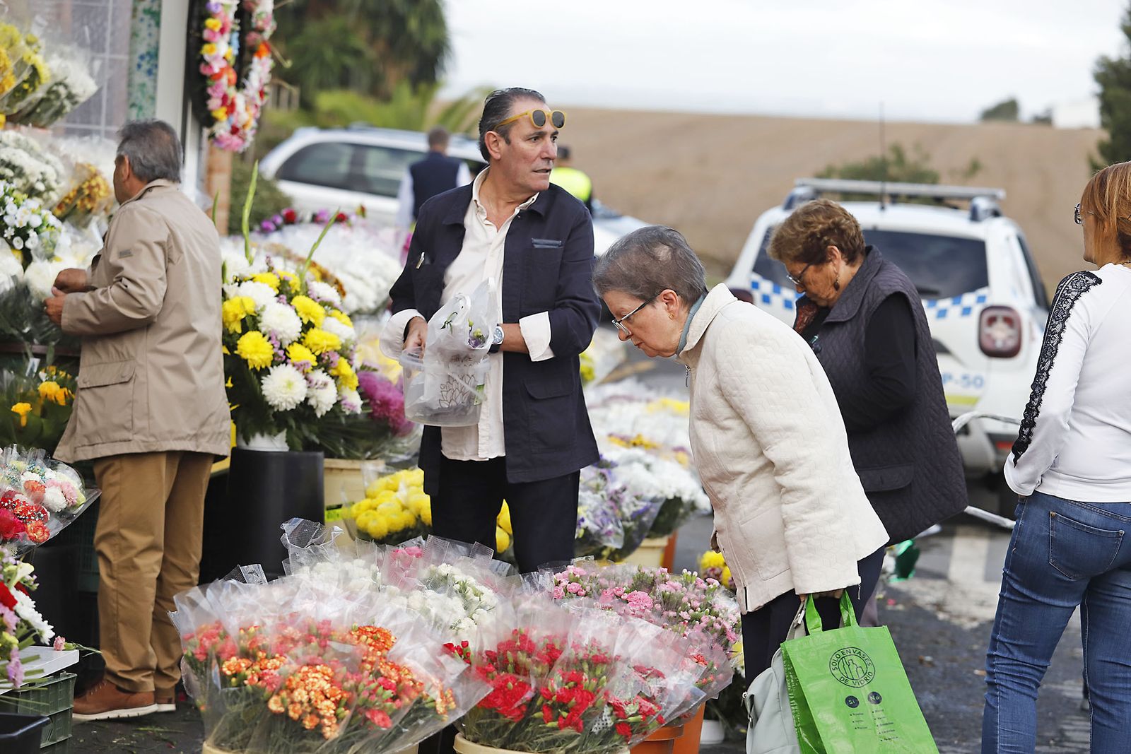 Imágenes del Día de Todos los Santos en el cementerio de la Soledad de Huelva