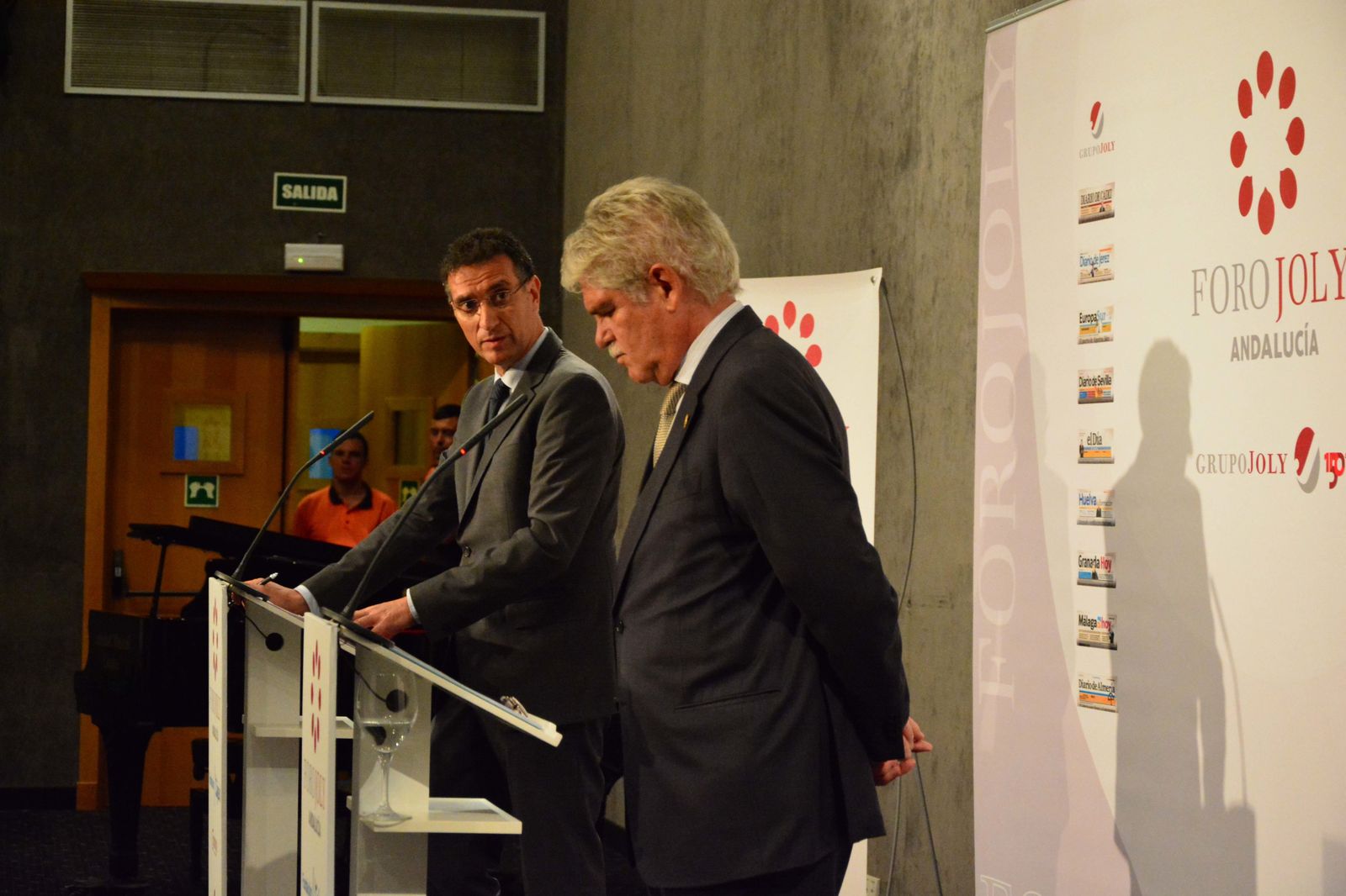 Las imágenes del ministro Alfonso Dastis en el Foro Joly