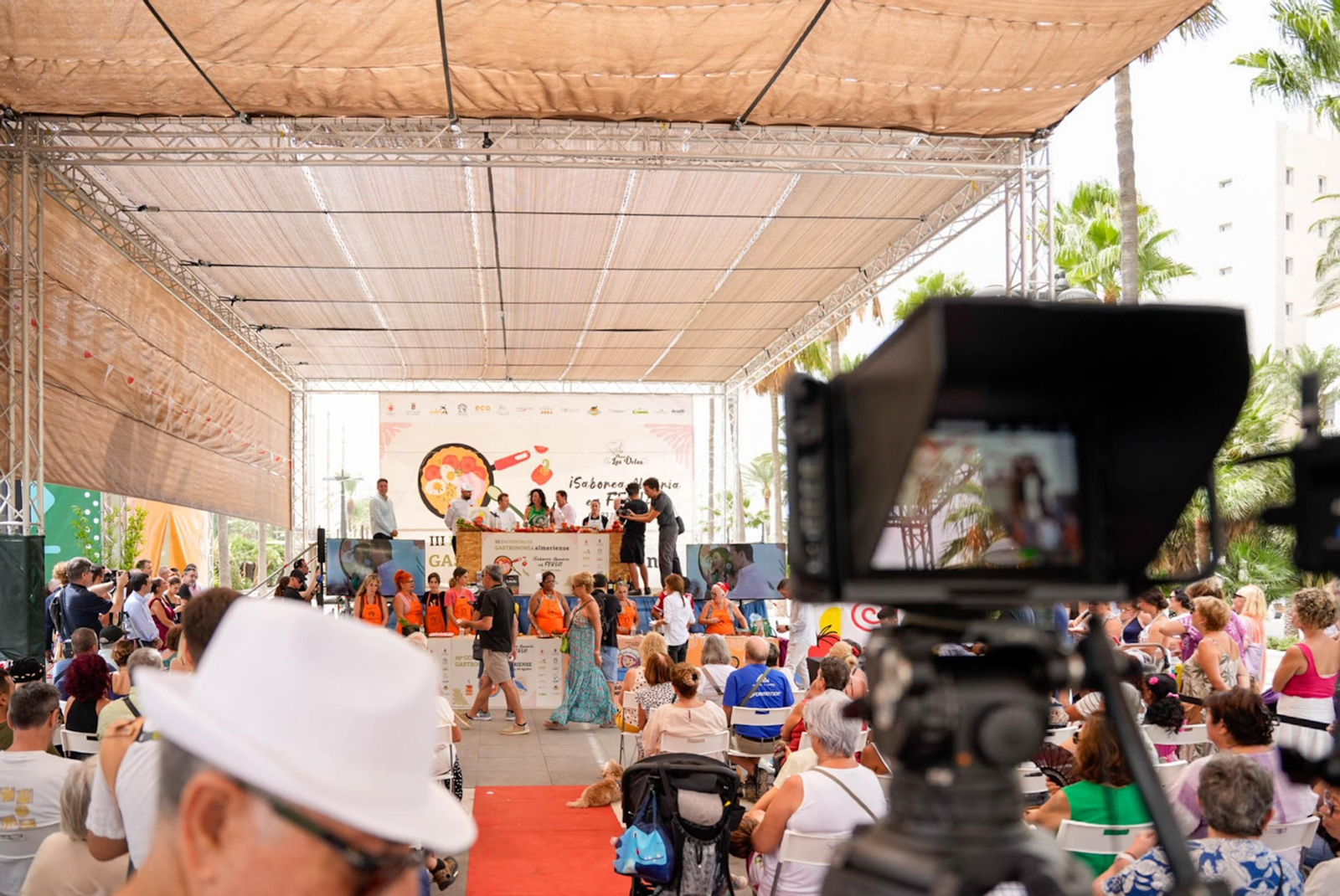 La Cofradía del Tomate y la semifinal del concurso gastronómico de la Feria de Almería, en imágenes