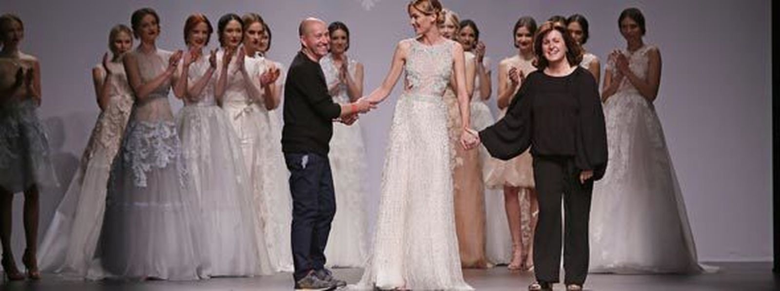 Unas modelos lucen creaciones de Marco&Maria. / Susanna Sáez (Efe)