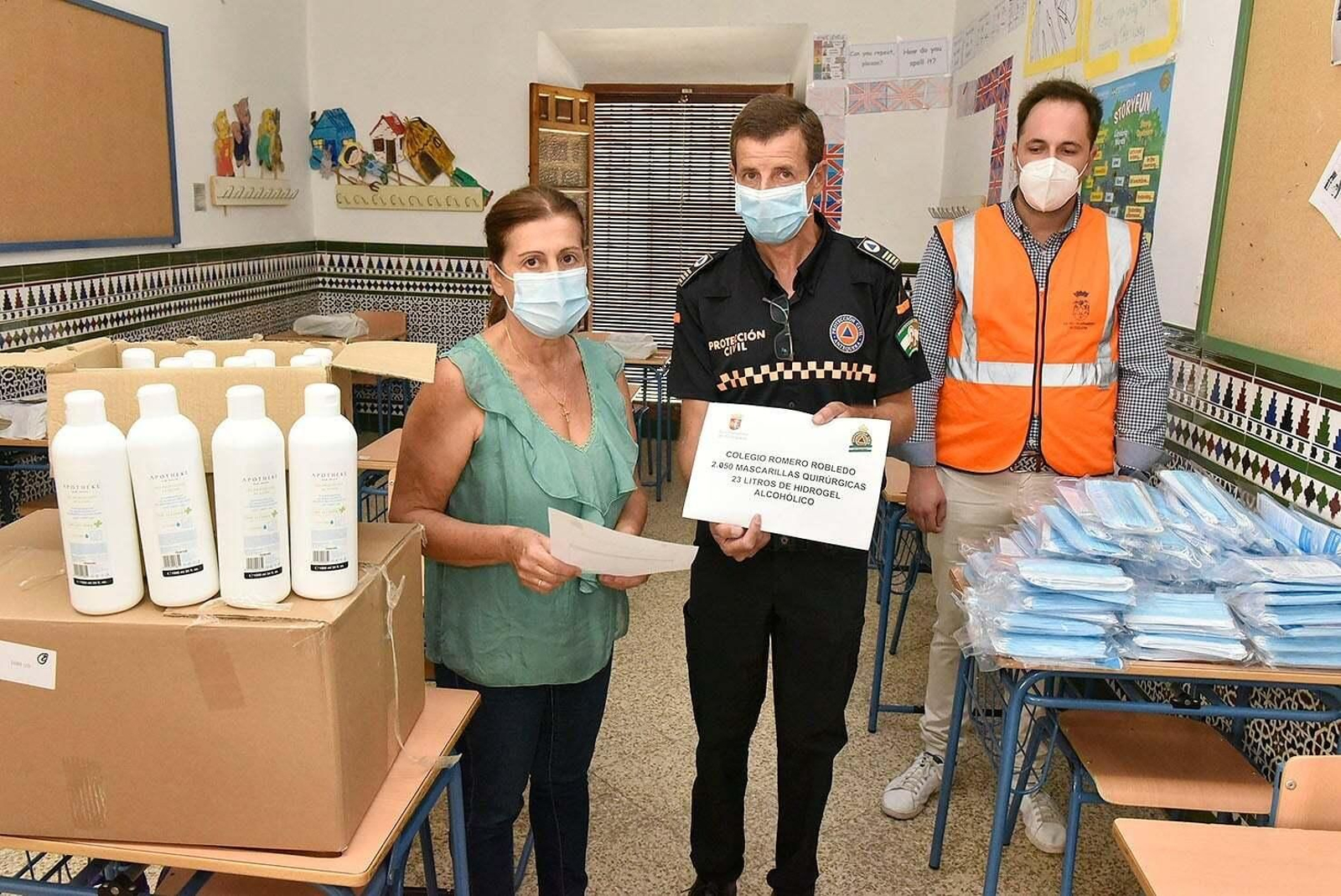 Entrega de material de protección a los colegios de Antequera. Entrega de material de protección a los colegios de Antequera.