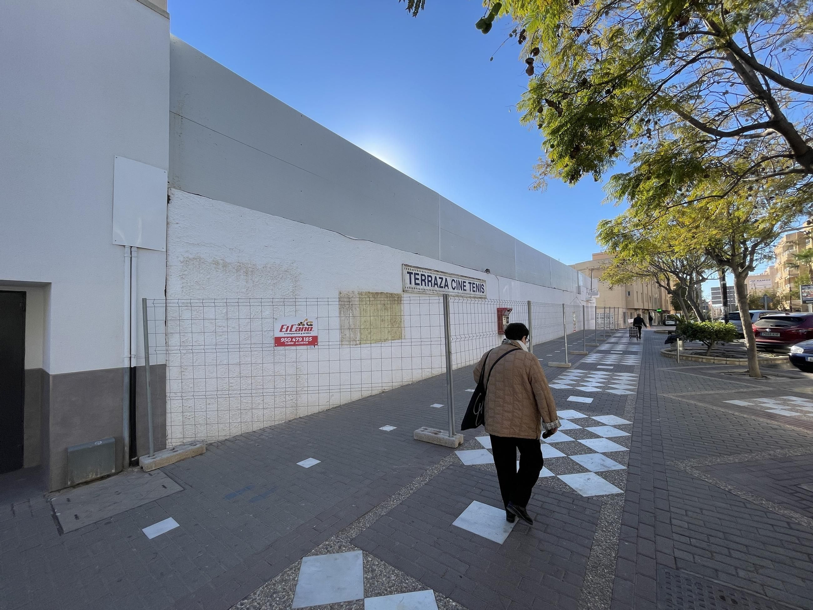 Las imágenes de la demolición del cine Tenis de Garrucha