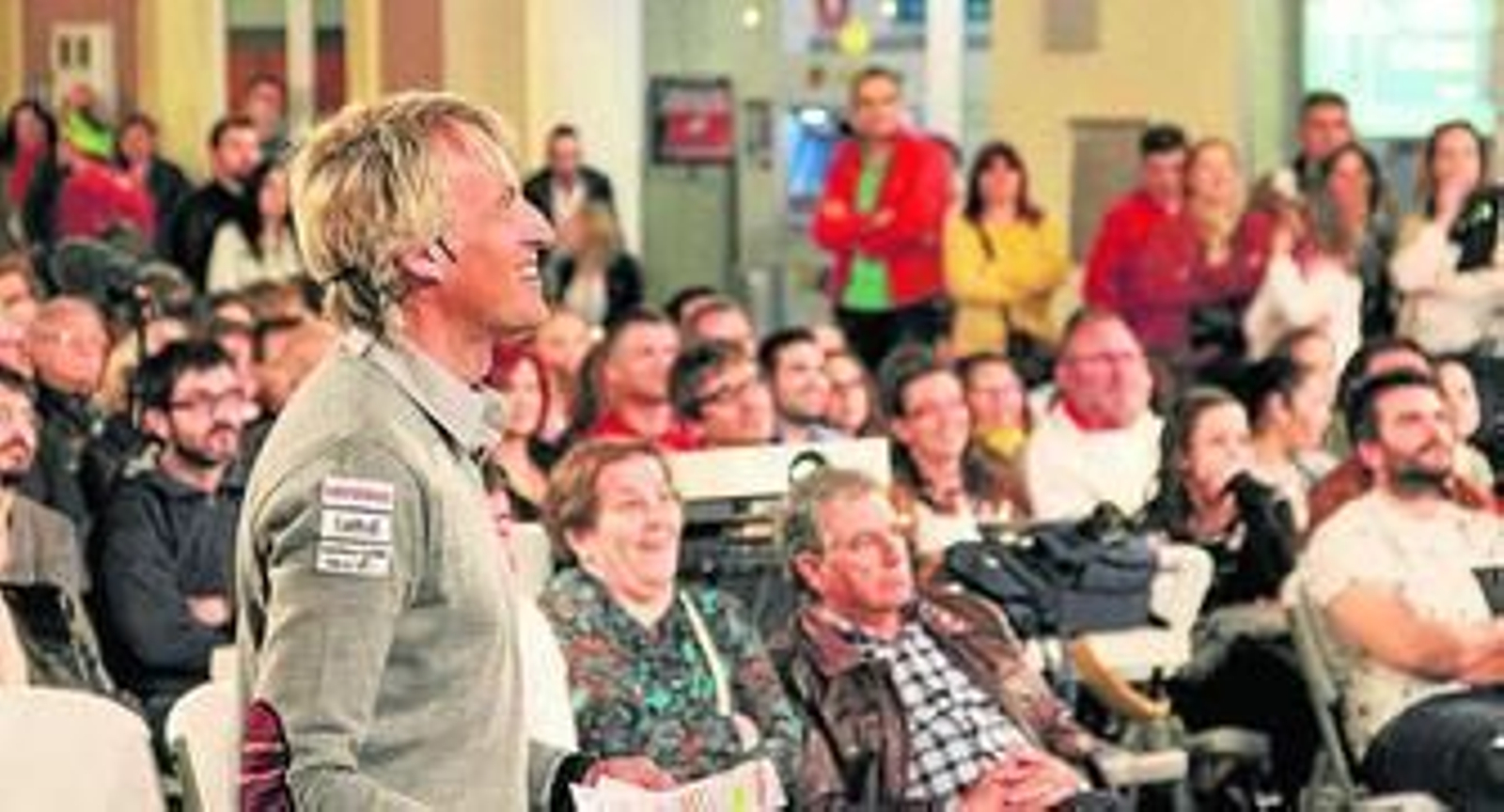 El presentador Jesús Calleja durante el cierre de su recorrido por tierras almeriense.